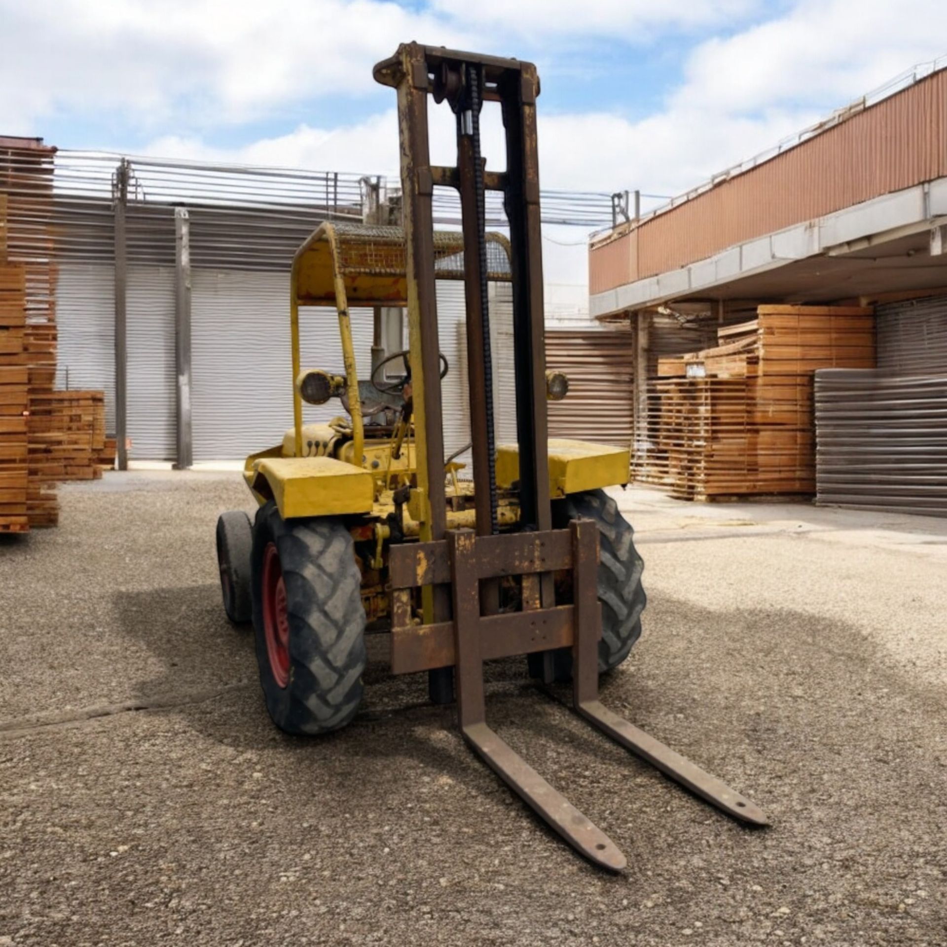 ROUGH TERRAIN FORKLIFT - Image 8 of 9