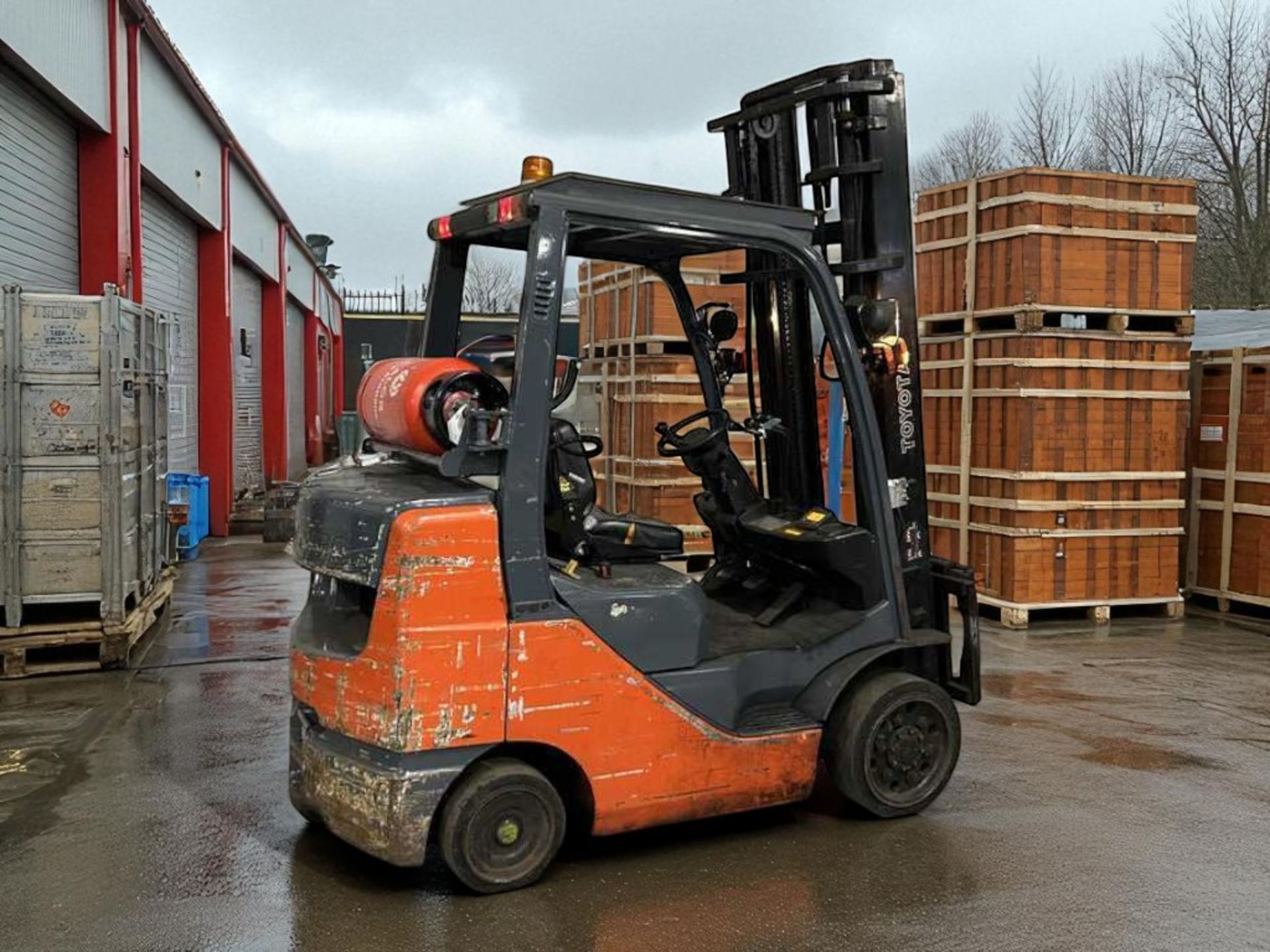 TOYOTA 8FGCU30 LPG FORKLIFT - Image 6 of 6