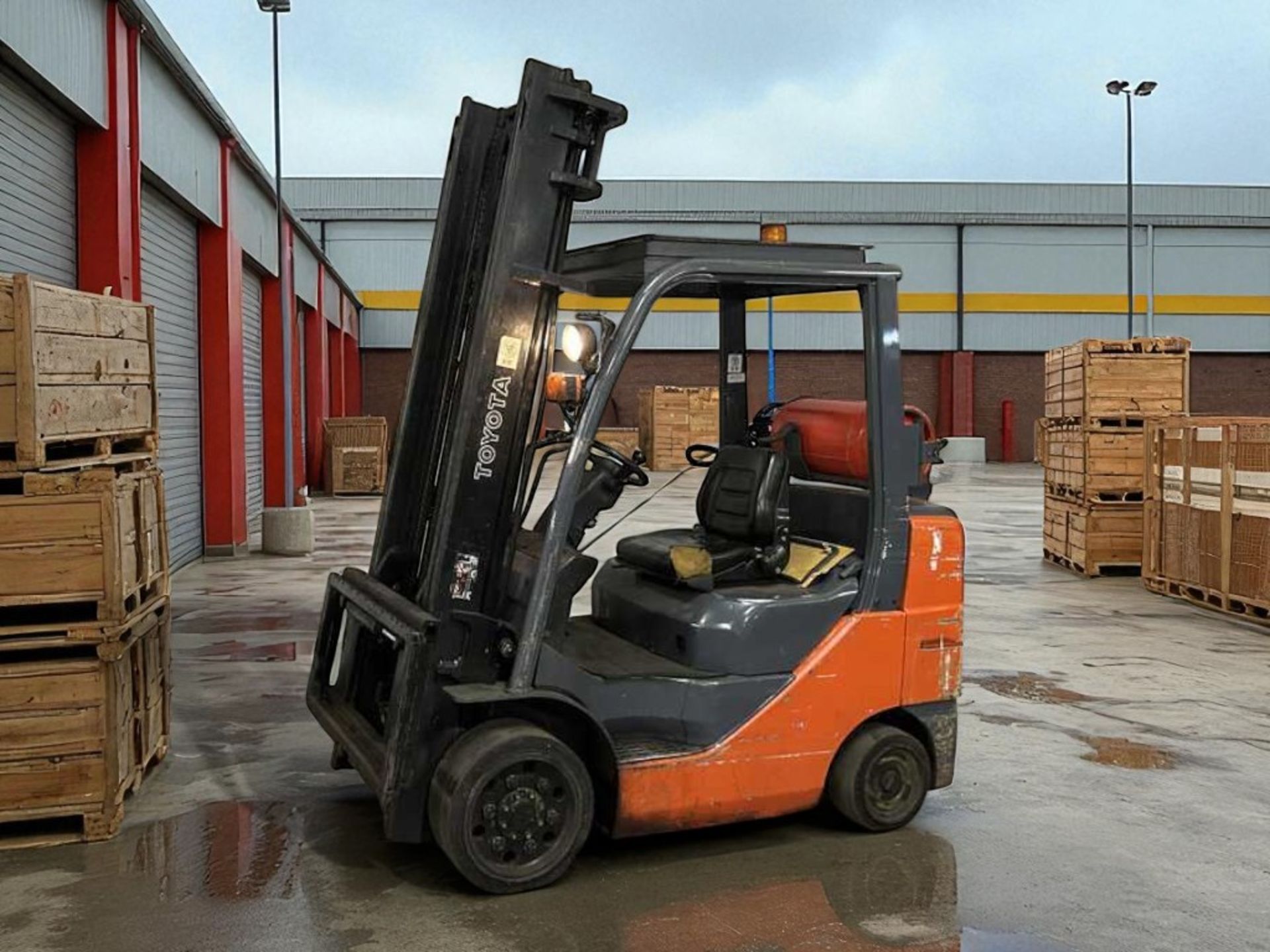 TOYOTA 8FGCU30 LPG FORKLIFT - Image 2 of 6