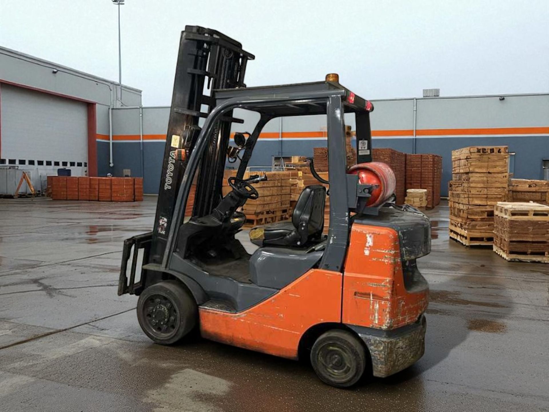 TOYOTA 8FGCU30 LPG FORKLIFT - Image 3 of 6