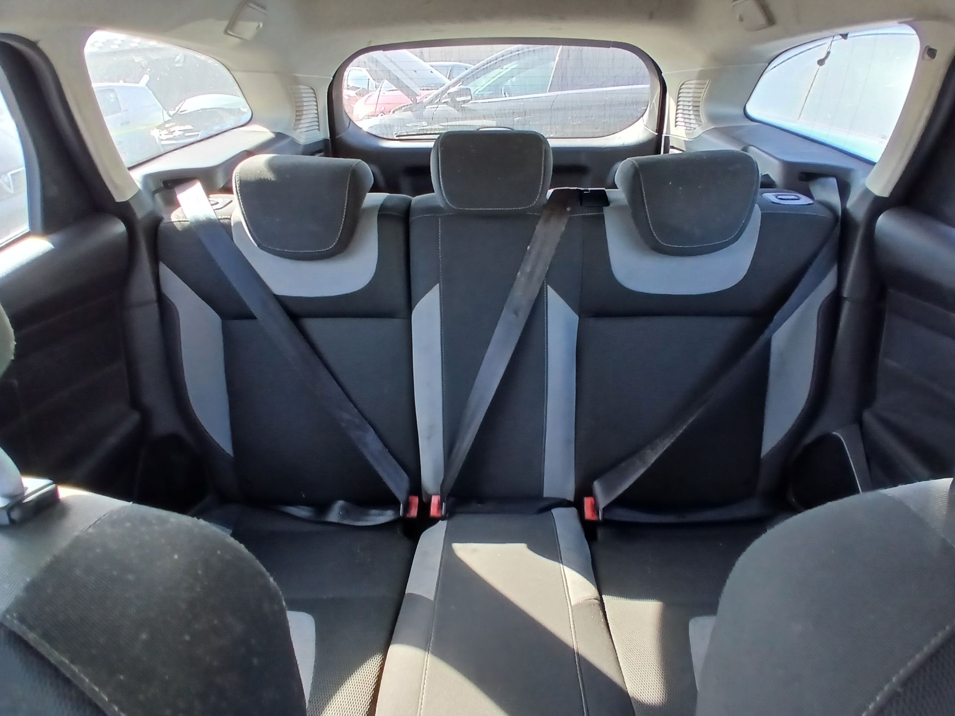 2014 FORD FOCUS ZETEC NAVIGATOR TDCI 1.6 DIESEL MANUAL – BLACK >>--NO VAT ON HAMMER--<< - Image 7 of 11