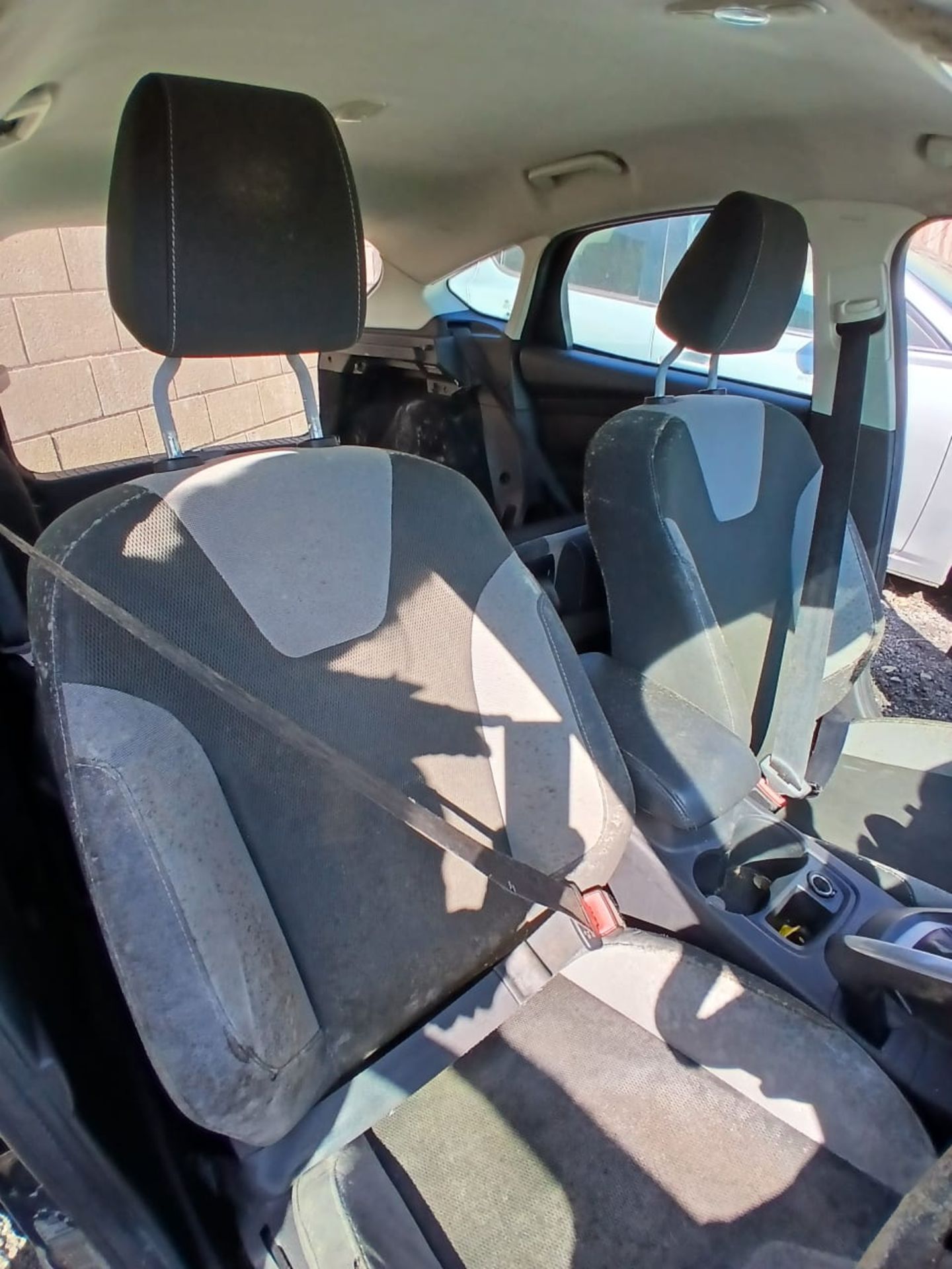 2011 FORD FOCUS ZETEC TDCI 1.6 DIESEL MANUAL – BLACK – 5 DOOR >>--NO VAT ON HAMMER--<< - Image 10 of 12