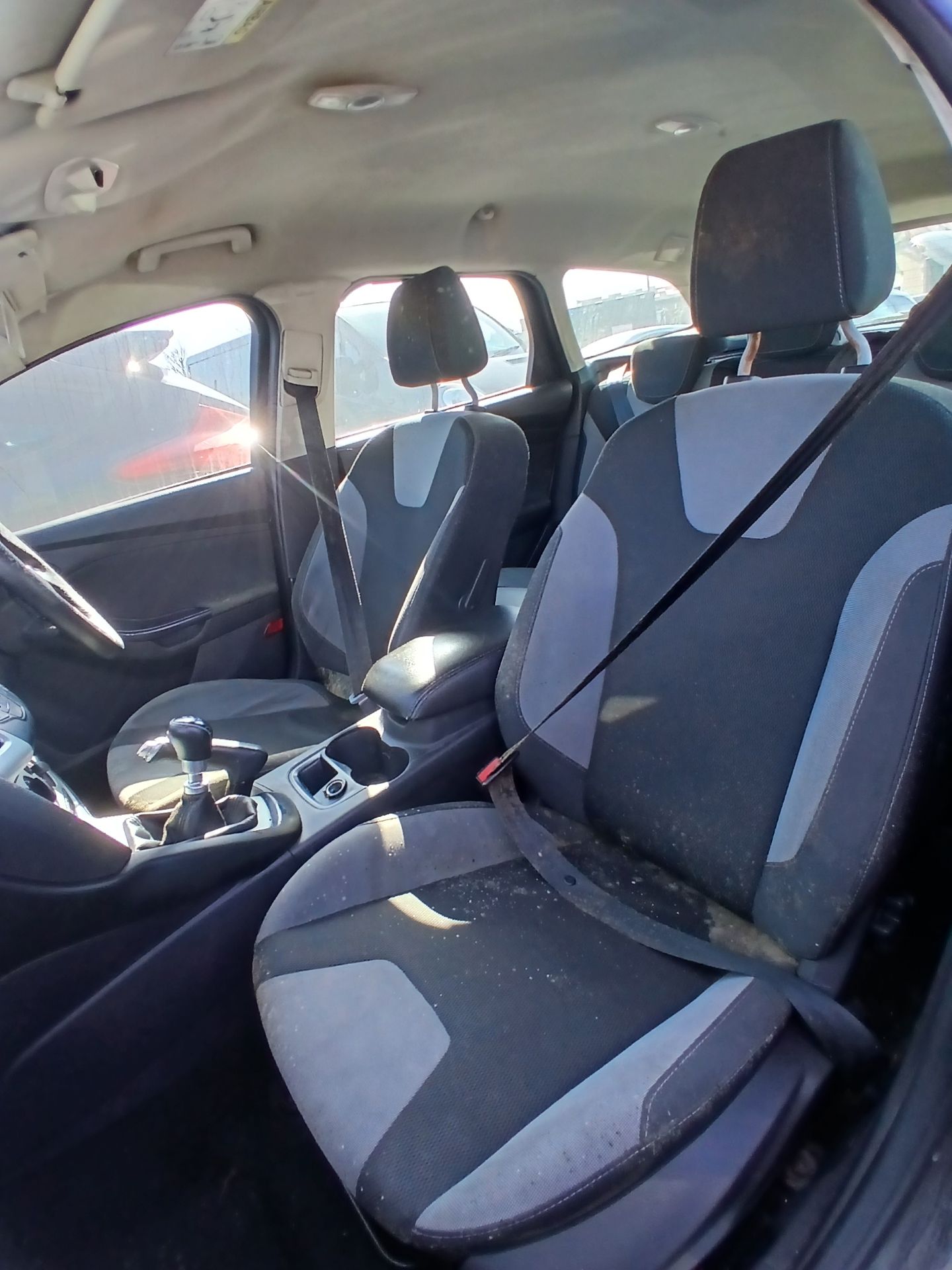 2014 FORD FOCUS ZETEC NAVIGATOR TDCI 1.6 DIESEL MANUAL – BLACK >>--NO VAT ON HAMMER--<< - Image 8 of 11