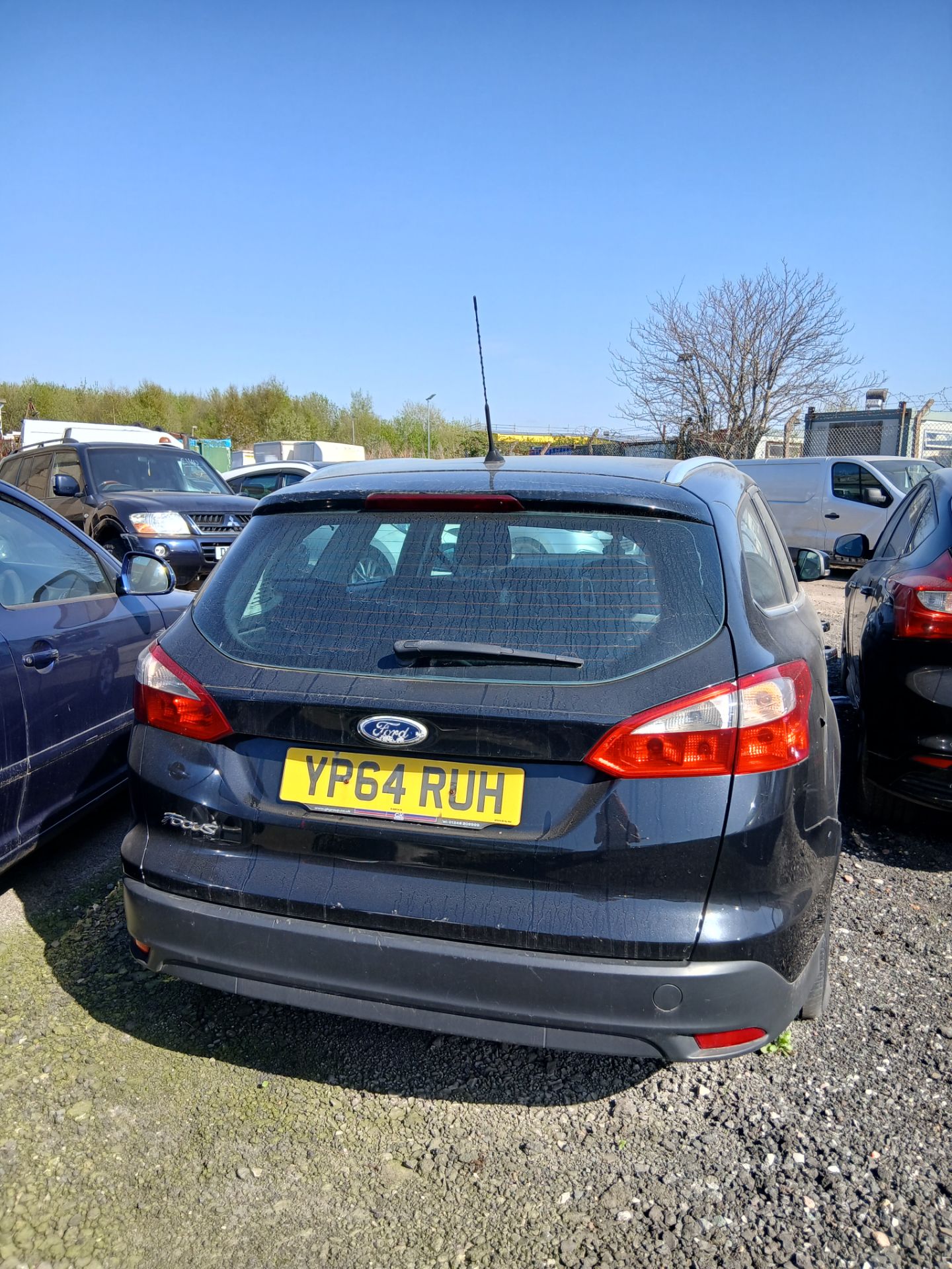 2014 FORD FOCUS ZETEC NAVIGATOR TDCI 1.6 DIESEL MANUAL – BLACK >>--NO VAT ON HAMMER--<< - Image 3 of 11