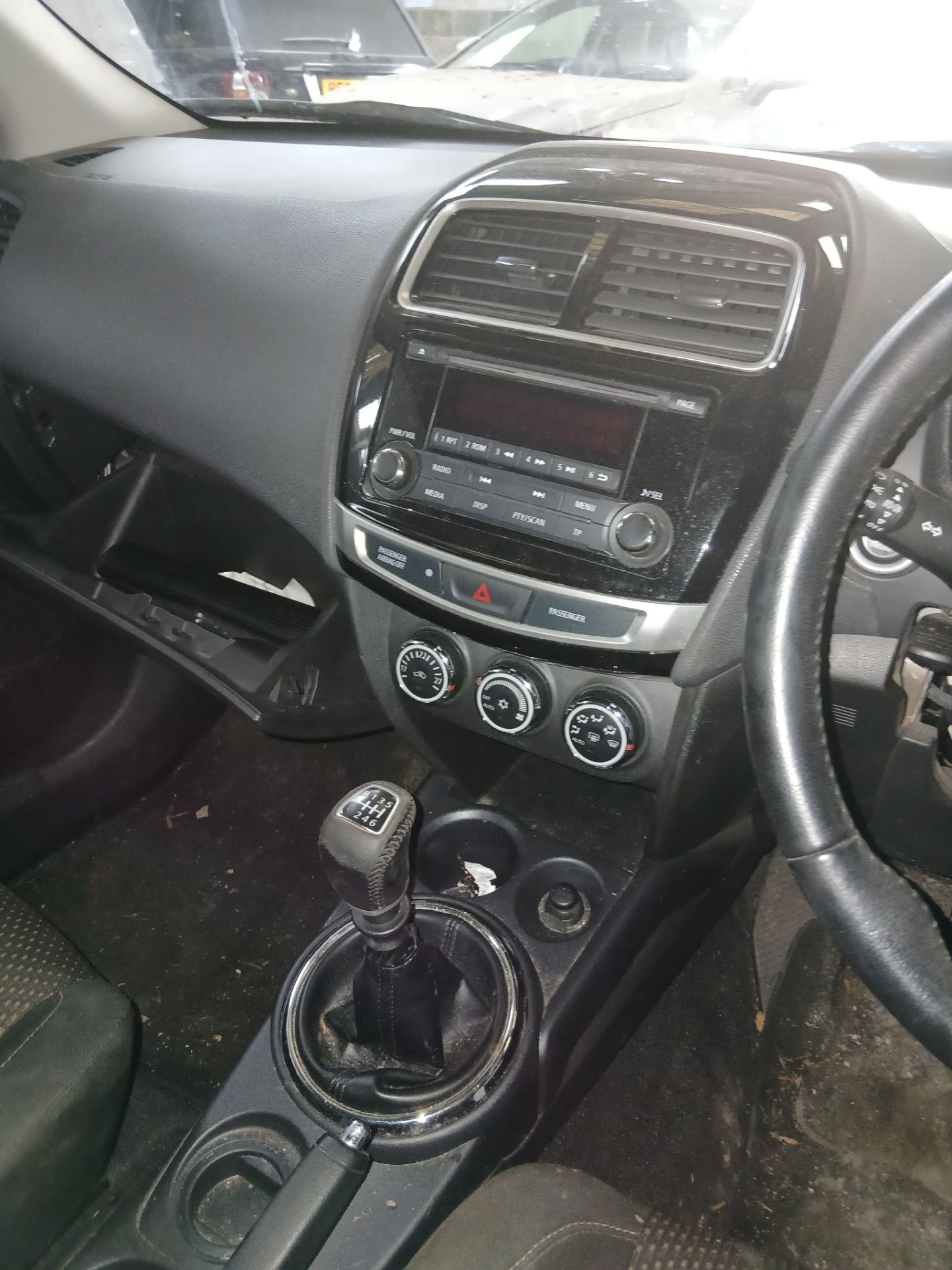 2015 MITSUBISHI ASX ZC-M DI-D – 1.6 DIESEL SUV >>--NO VAT ON HAMMER--<< - Image 9 of 13