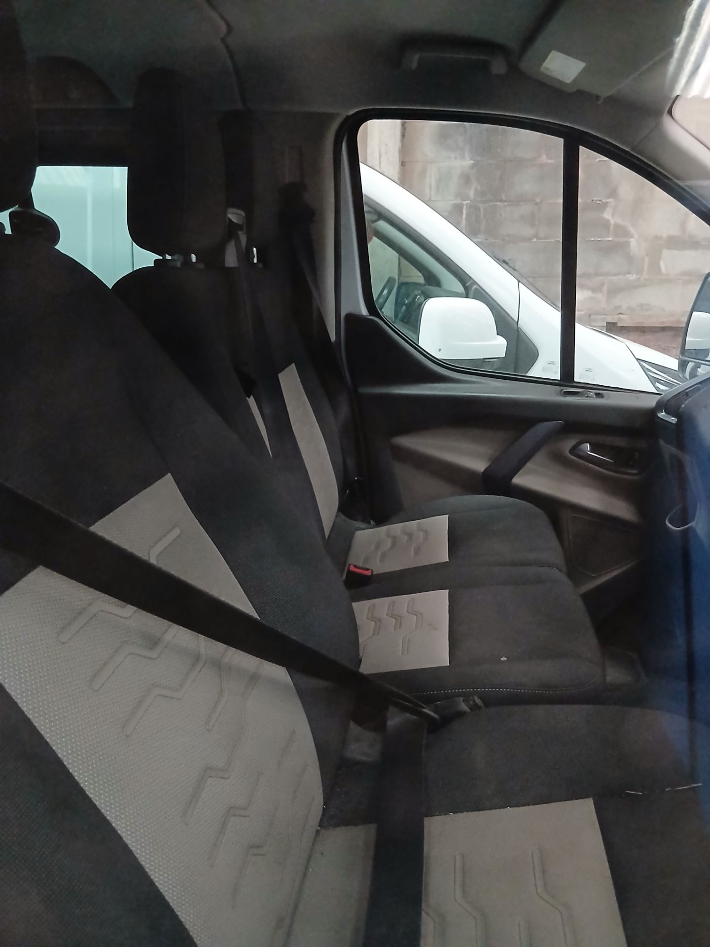 2015 FORD TRANSIT CUSTOM 290 LTD E-TECH – PANEL VAN – 2198CC DIESEL >>--NO VAT ON HAMMER--<< - Image 2 of 4