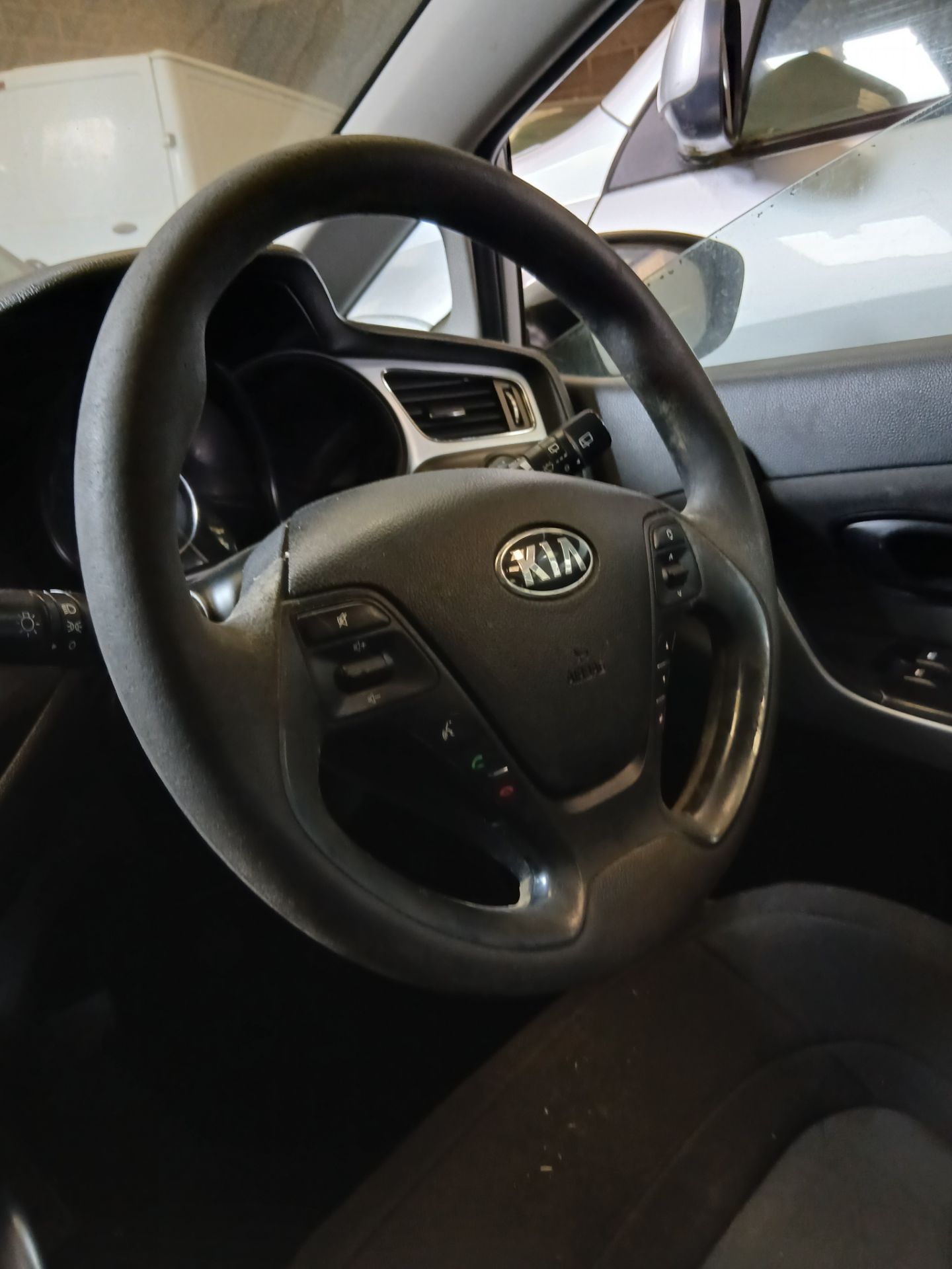 2013 KIA CEED 1 ECODYNAMICS CRDI – 1.4 DIESEL ESTATE >>--NO VAT ON HAMMER--<< - Image 6 of 10