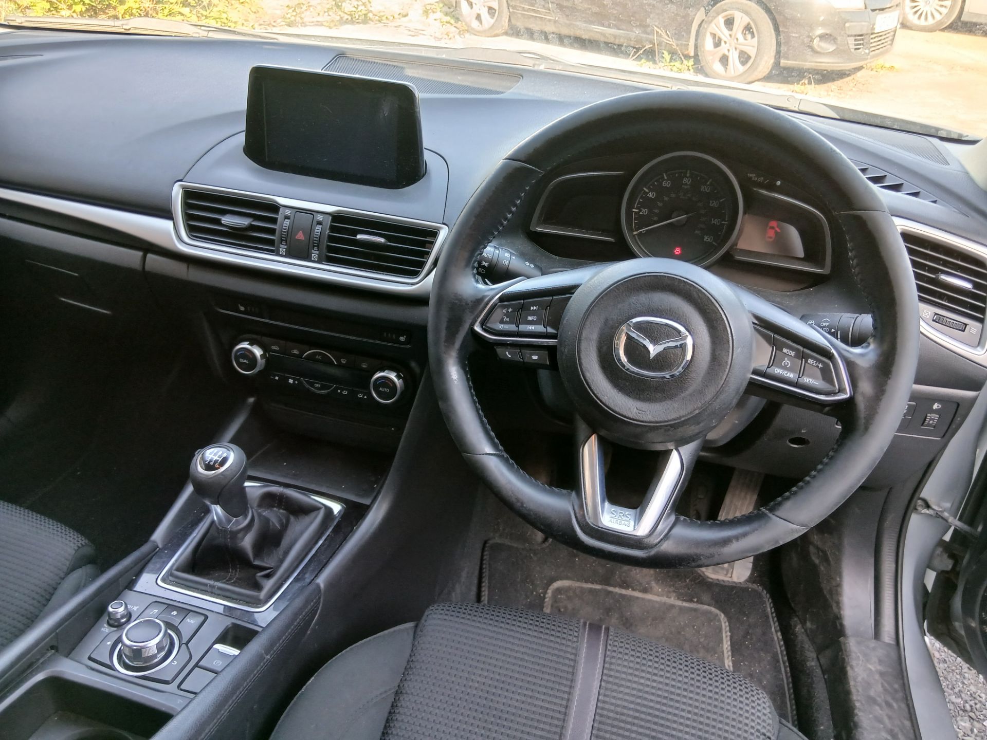 2017 MAZDA 3 SE-L NAV SALOON - MANUAL - PETROL - 1998CC >>--NO VAT ON HAMMER--<< - Image 3 of 8