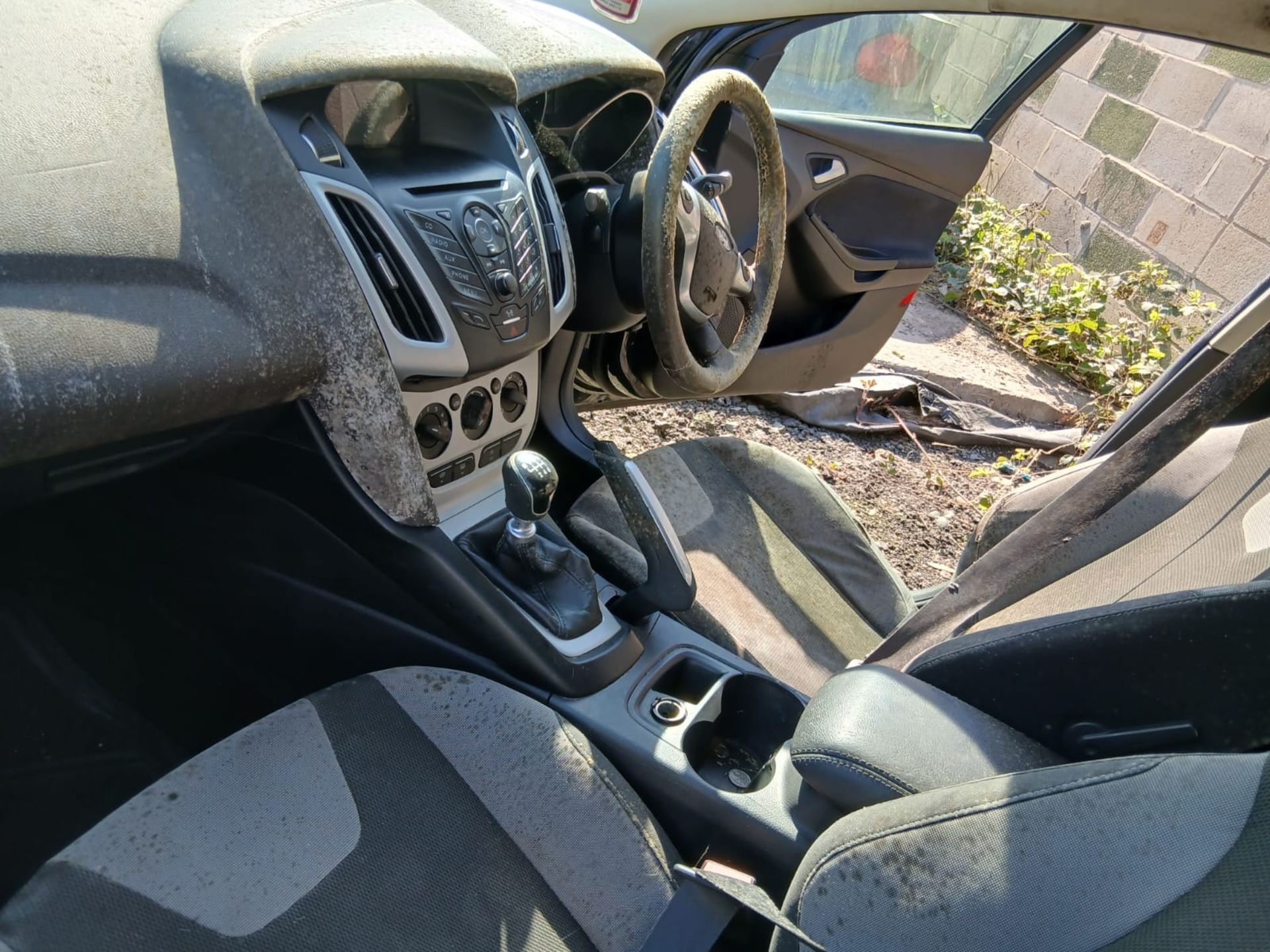 2011 FORD FOCUS ZETEC TDCI 1.6 DIESEL MANUAL – BLACK – 5 DOOR >>--NO VAT ON HAMMER--<< - Image 8 of 12