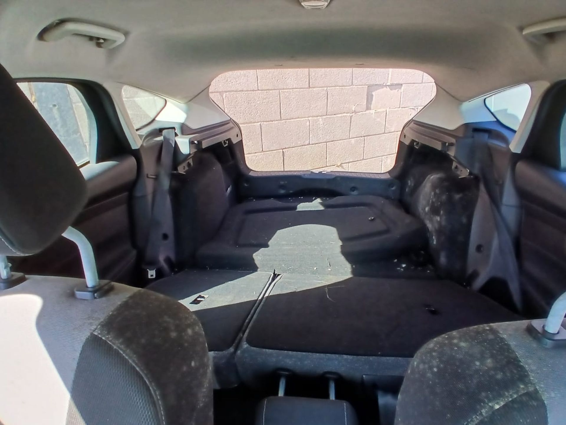 2011 FORD FOCUS ZETEC TDCI 1.6 DIESEL MANUAL – BLACK – 5 DOOR >>--NO VAT ON HAMMER--<< - Image 6 of 12