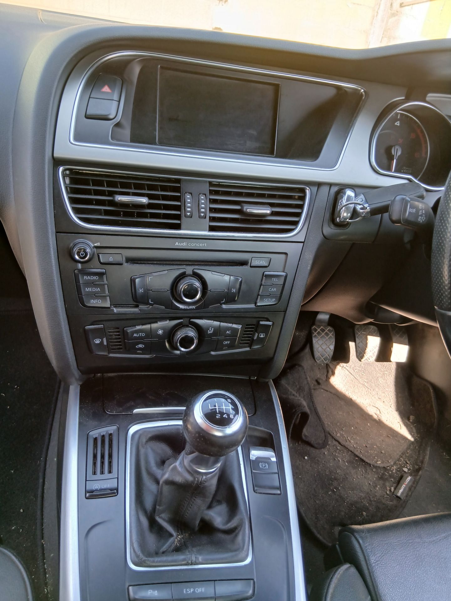 2009 AUDI A5 S LINE TDI COUPE - 2L - MANUAL - DIESEL - 1 PREVIOUS KEEPER - NO VAT ON HAMMER - Image 10 of 14