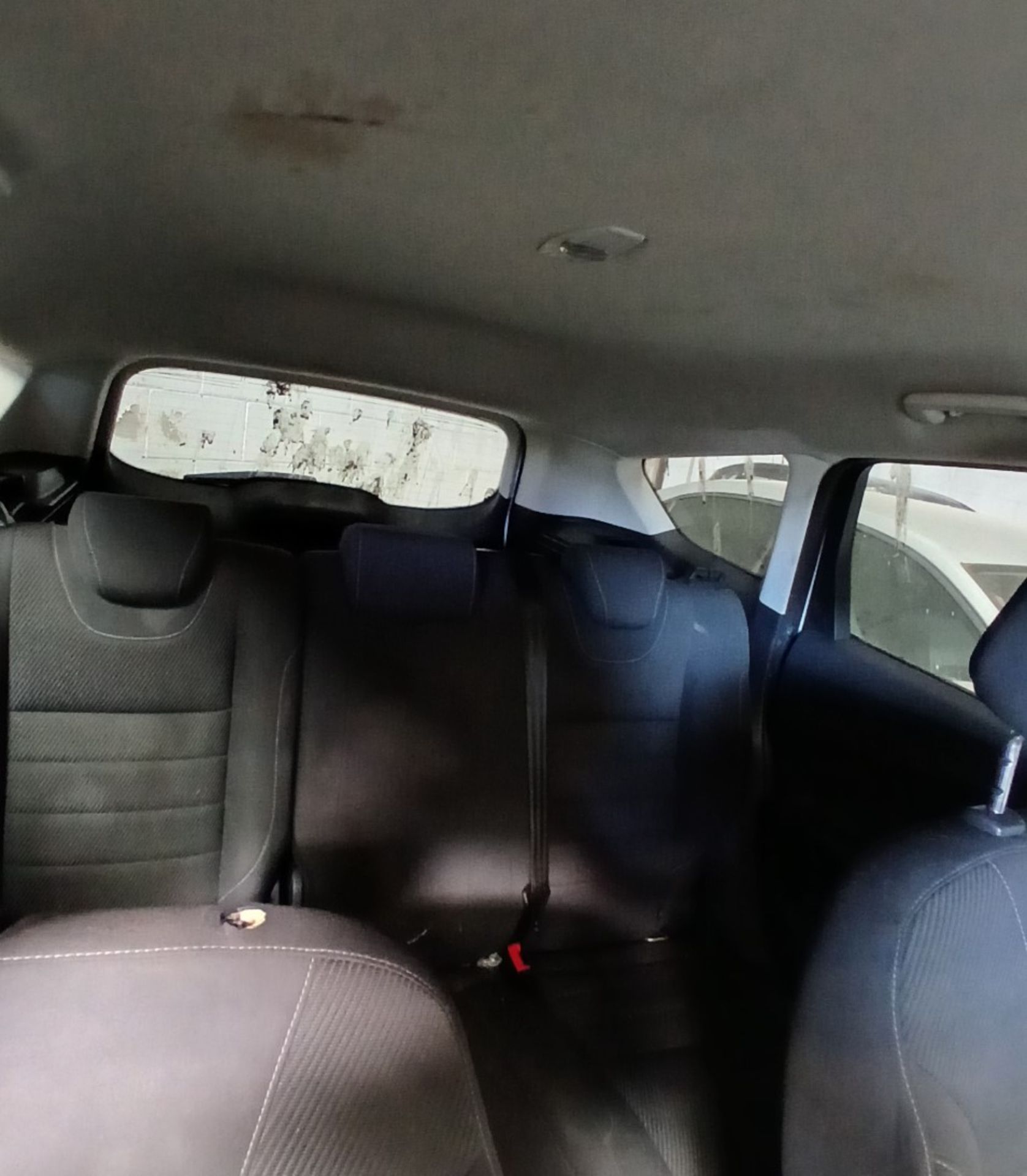 2015 FORD KUGA ZETEC TDCI – 2.0 DIESEL – MANUAL – WHITE – SUV - NO VAT ON HAMMER - Image 6 of 12