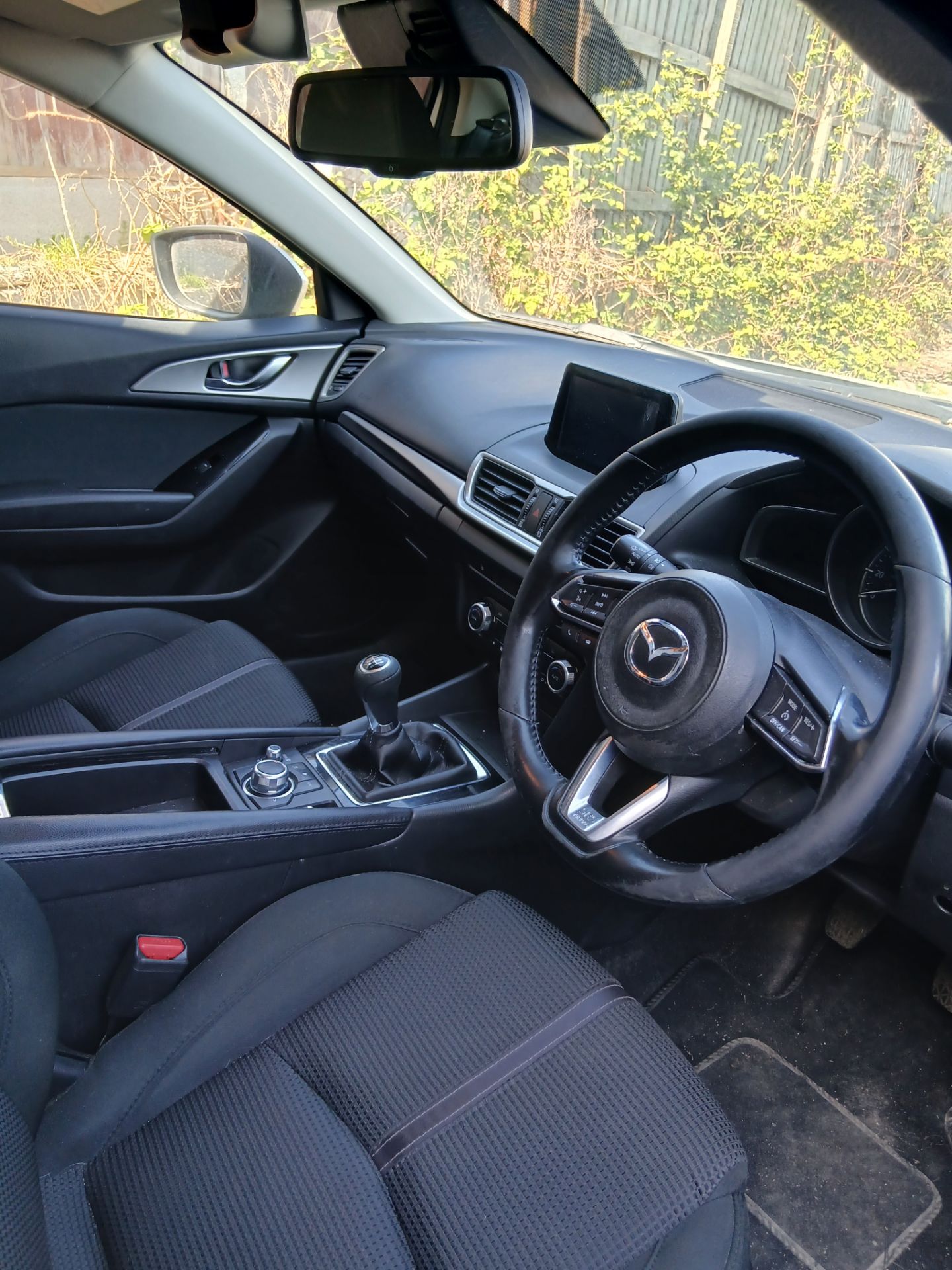 2017 MAZDA 3 SE-L NAV SALOON - MANUAL - PETROL - 1998CC >>--NO VAT ON HAMMER--<< - Image 2 of 8