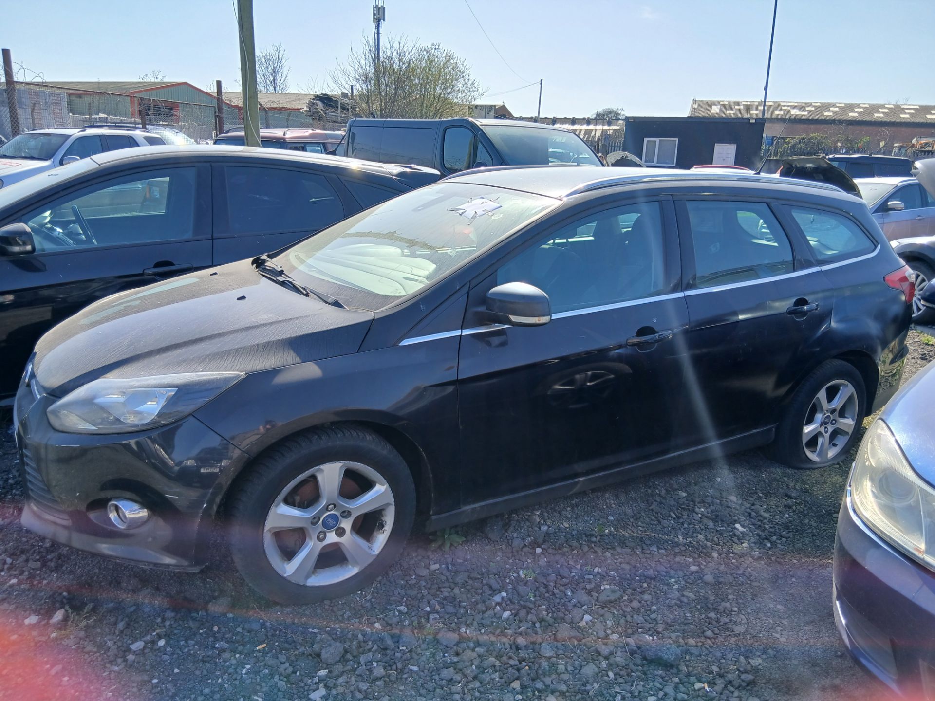 2014 FORD FOCUS ZETEC NAVIGATOR TDCI 1.6 DIESEL MANUAL – BLACK >>--NO VAT ON HAMMER--<< - Image 2 of 11