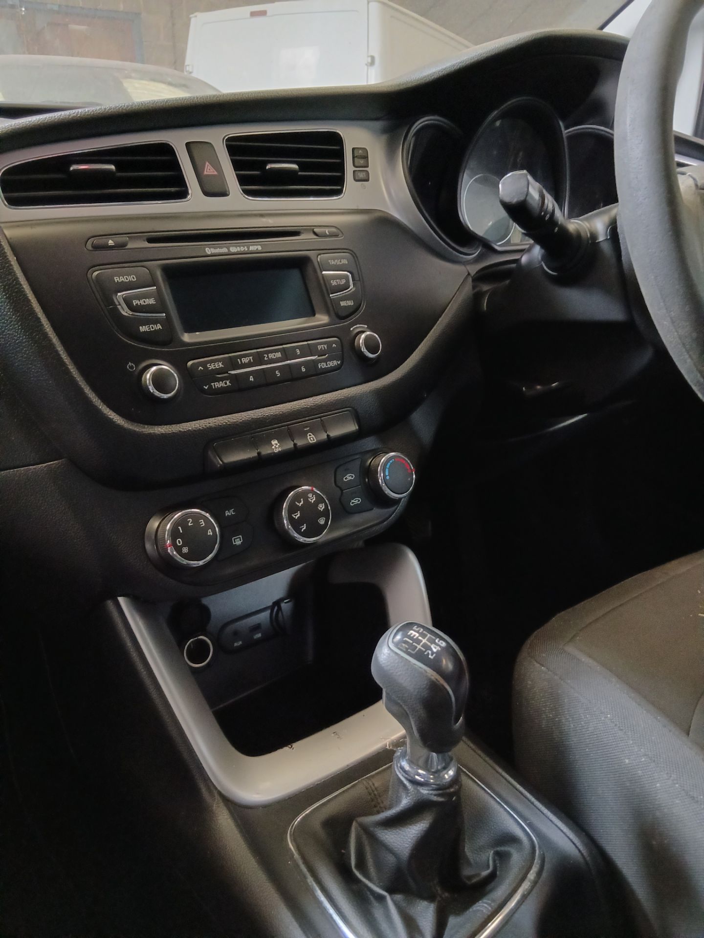 2013 KIA CEED 1 ECODYNAMICS CRDI – 1.4 DIESEL ESTATE >>--NO VAT ON HAMMER--<< - Image 5 of 10