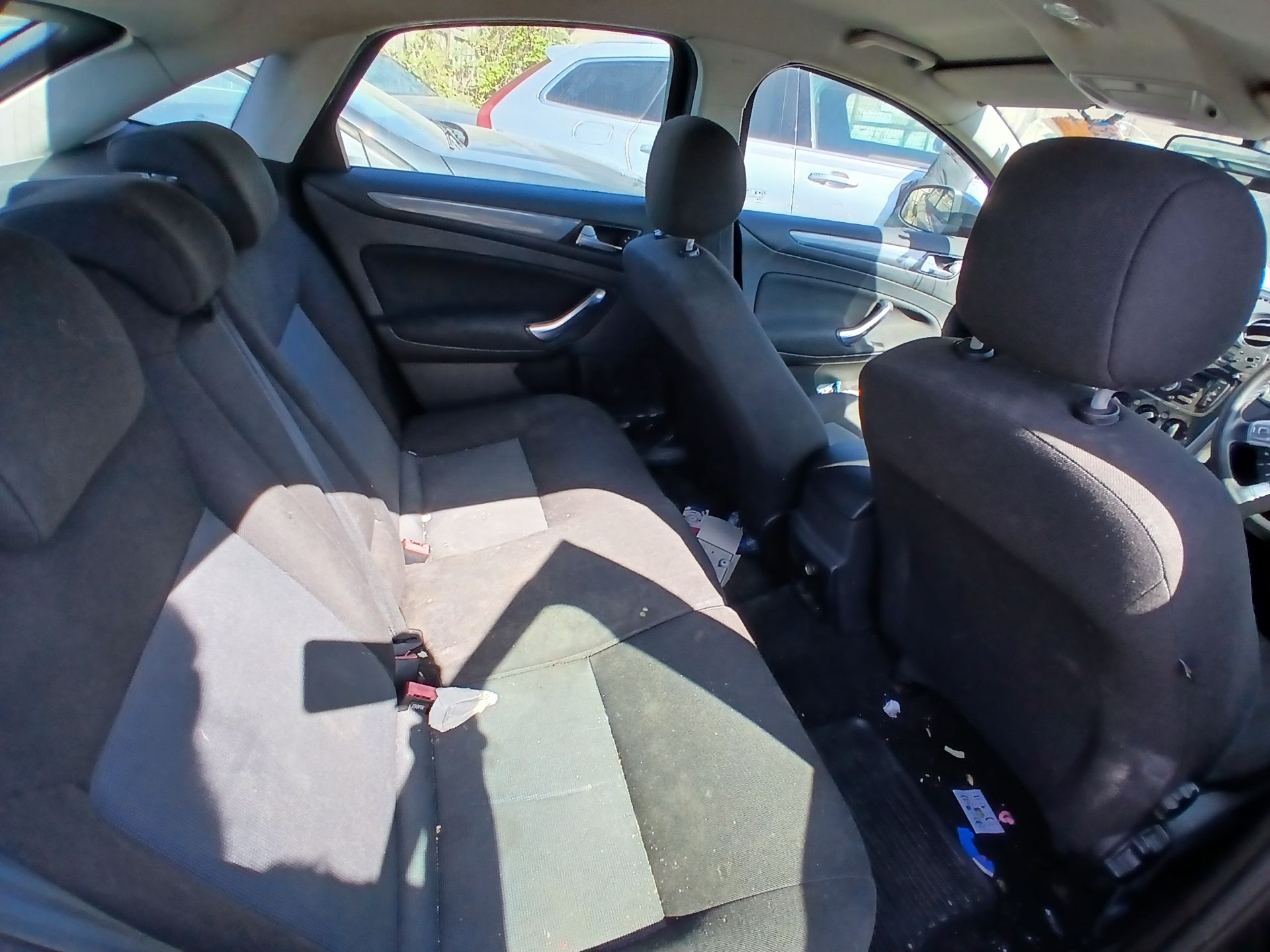 2014 FORD MONDEO GRAPHITE TDCI – 1.6 DIESEL MANUAL – BLACK HATCHBACK >>--NO VAT ON HAMMER--<< - Image 9 of 10