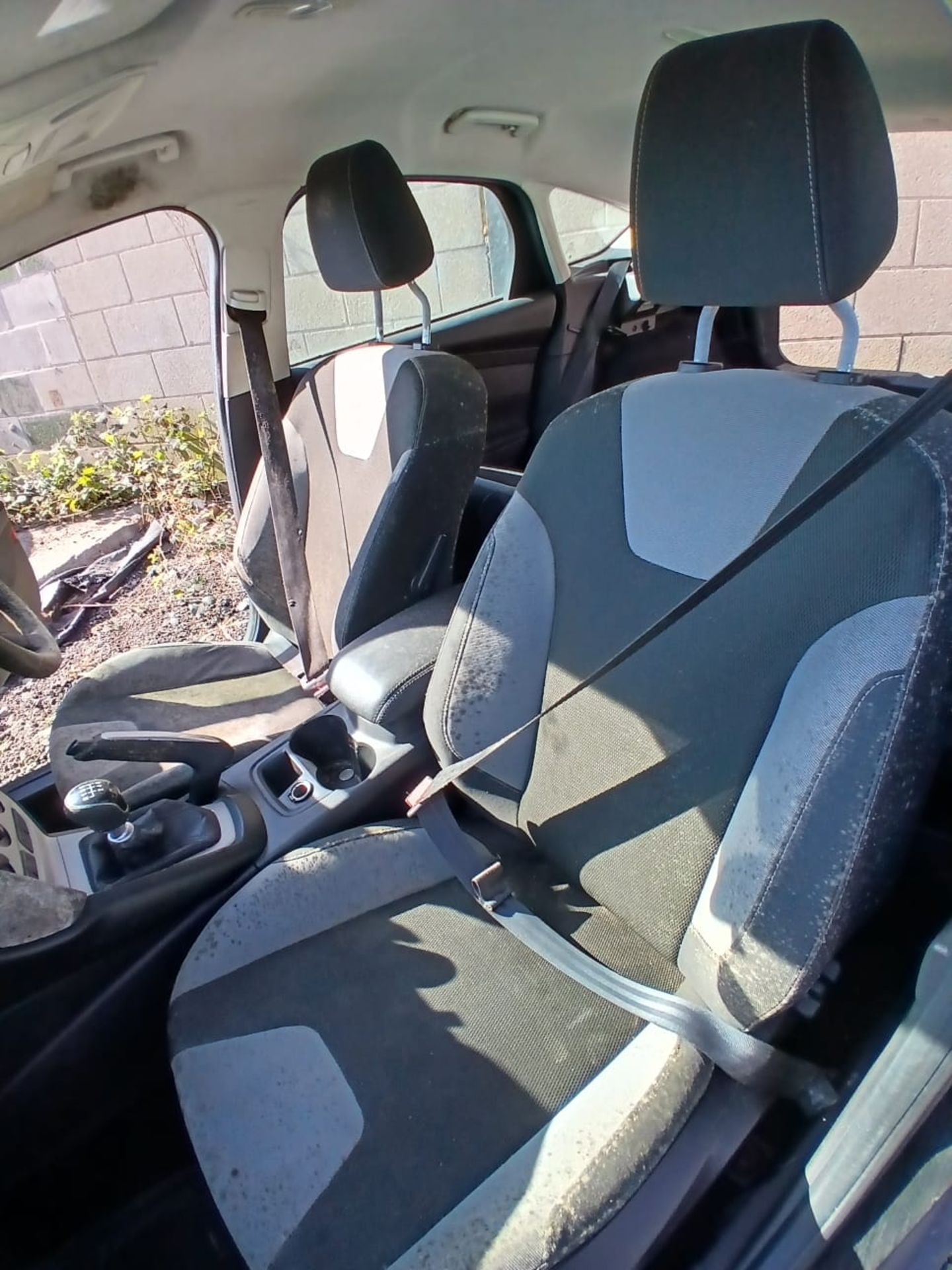 2011 FORD FOCUS ZETEC TDCI 1.6 DIESEL MANUAL – BLACK – 5 DOOR >>--NO VAT ON HAMMER--<< - Image 7 of 12