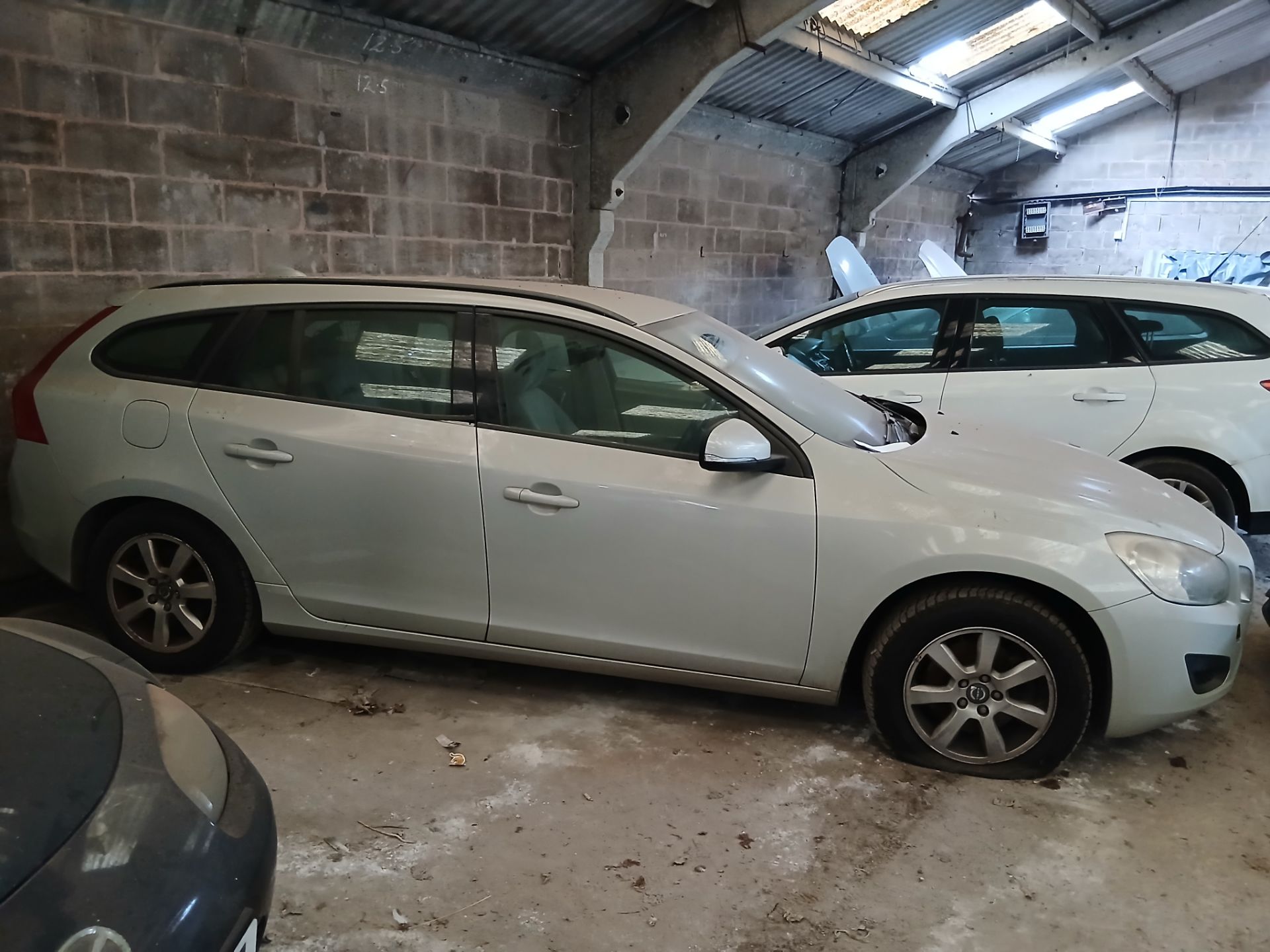 2011 VOLVO V60 ES DRIVE 1.6 DIESEL ESTATE – START/STOP >>--NO VAT ON HAMMER--<< - Image 3 of 13