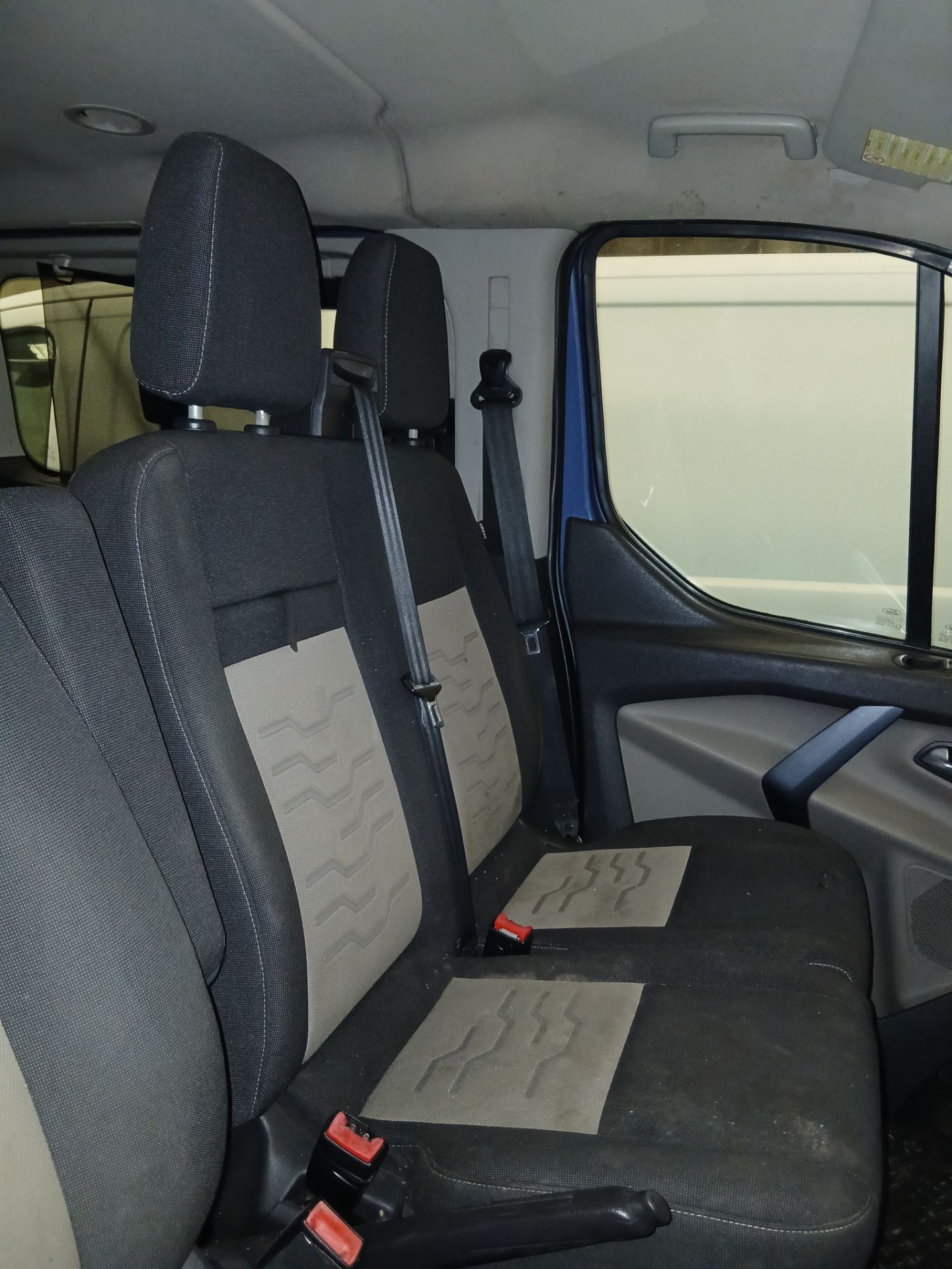 2014 FORD TOURNEO CUSTOM 300 LTD E-TECH – VAN DERIVED CAR – 2198CC DIESEL >>--NO VAT ON HAMMER--<< - Image 4 of 9