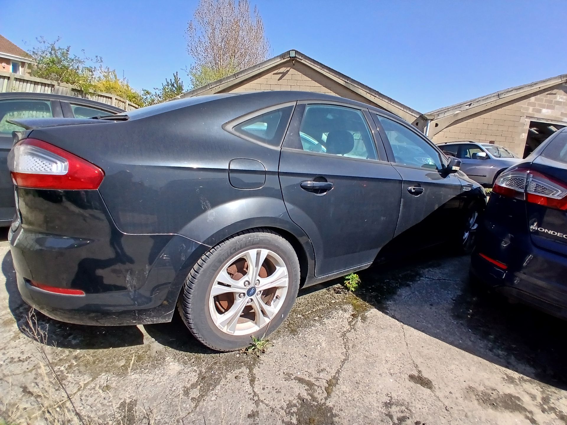 2014 FORD MONDEO GRAPHITE TDCI – 1.6 DIESEL MANUAL – BLACK HATCHBACK >>--NO VAT ON HAMMER--<< - Image 4 of 10