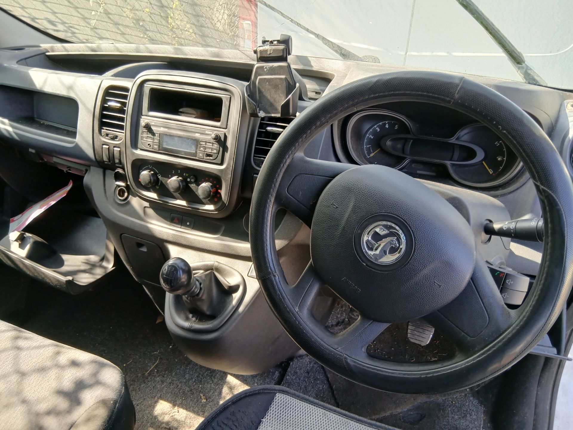 2014 VAUXHALL VIVARO 2900 CDTI PANEL VAN – 1.6 DIESEL >>--NO VAT ON HAMMER--<< - Image 5 of 8