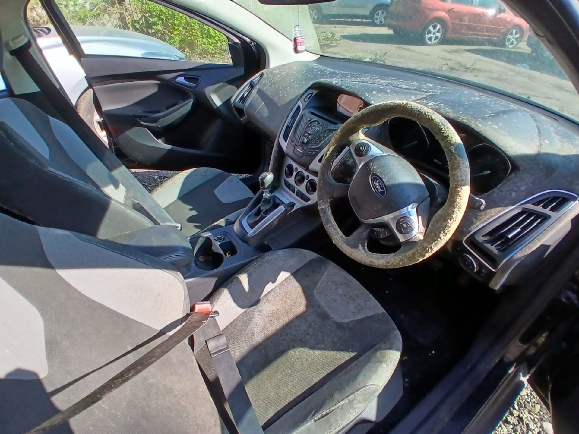 2011 FORD FOCUS ZETEC TDCI 1.6 DIESEL MANUAL – BLACK – 5 DOOR >>--NO VAT ON HAMMER--<< - Image 12 of 12