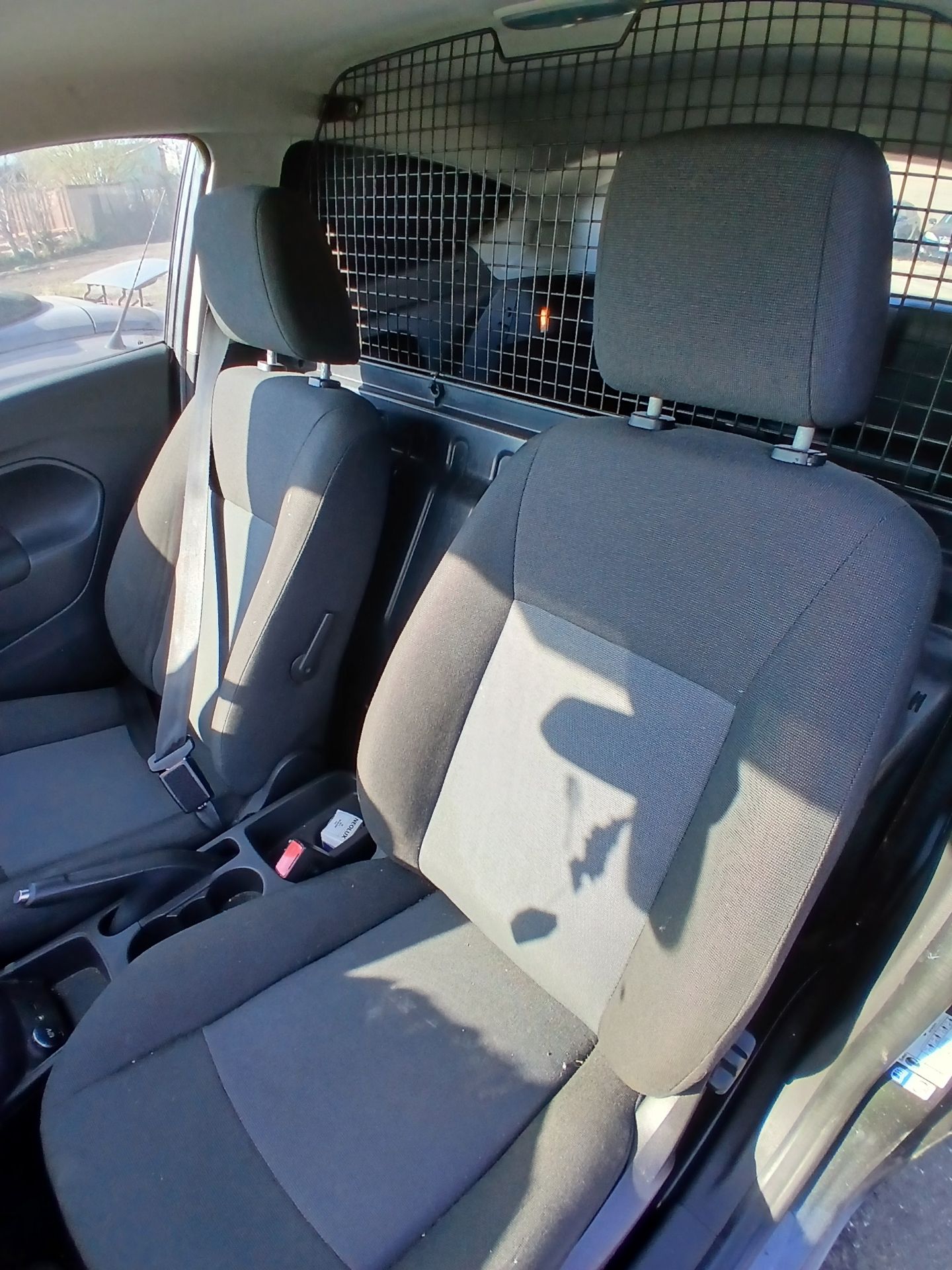 2015 FORD FIESTA BASE TDCI – CAR DERIVED VAN – 1499CC DIESEL >>--NO VAT ON HAMMER--<< - Image 6 of 13