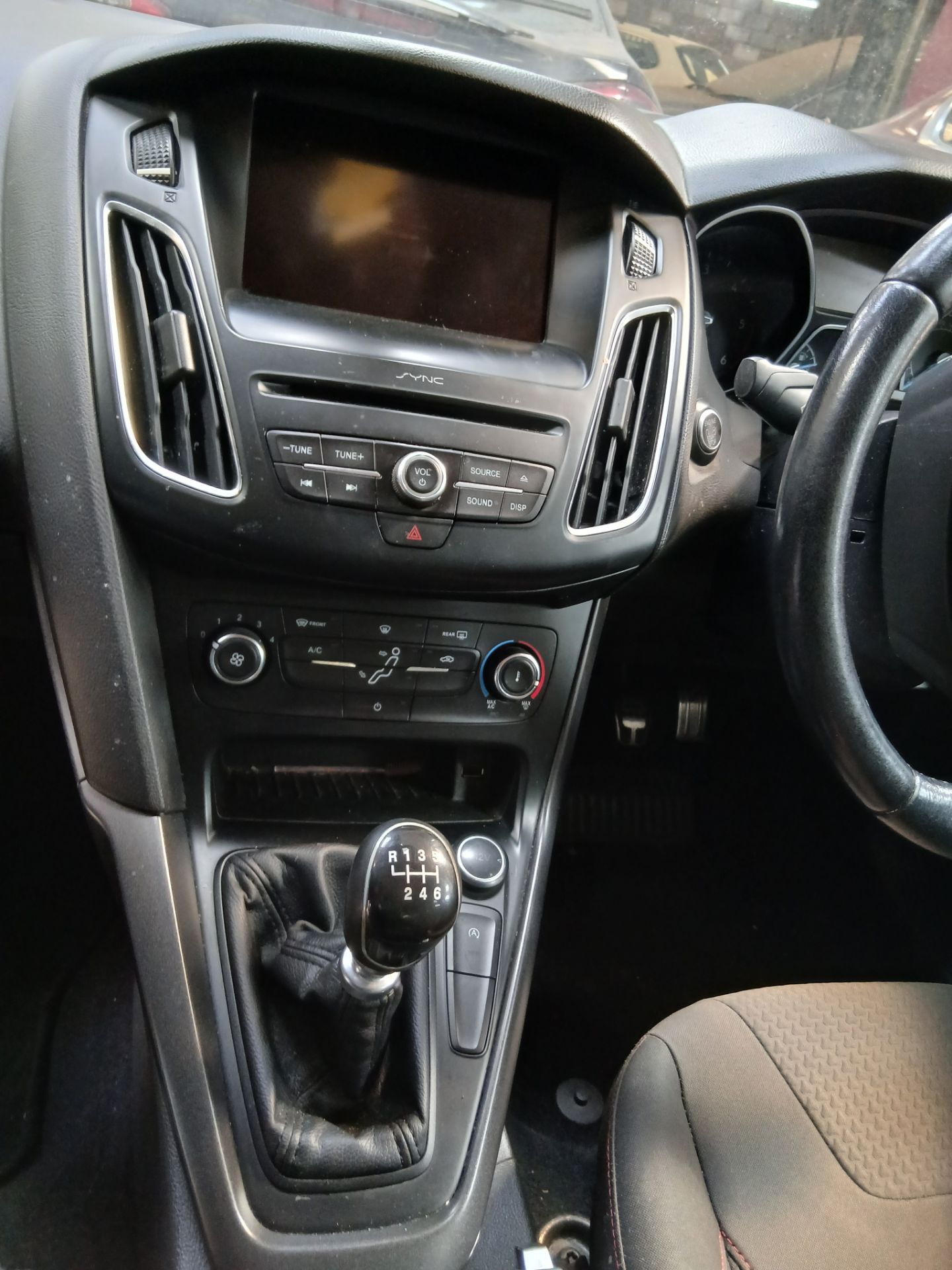 2016 FORD FOCUS ZETEC S TDCI – MANUAL – GREY – DIESEL >>--NO VAT ON HAMMER--<< - Image 7 of 13