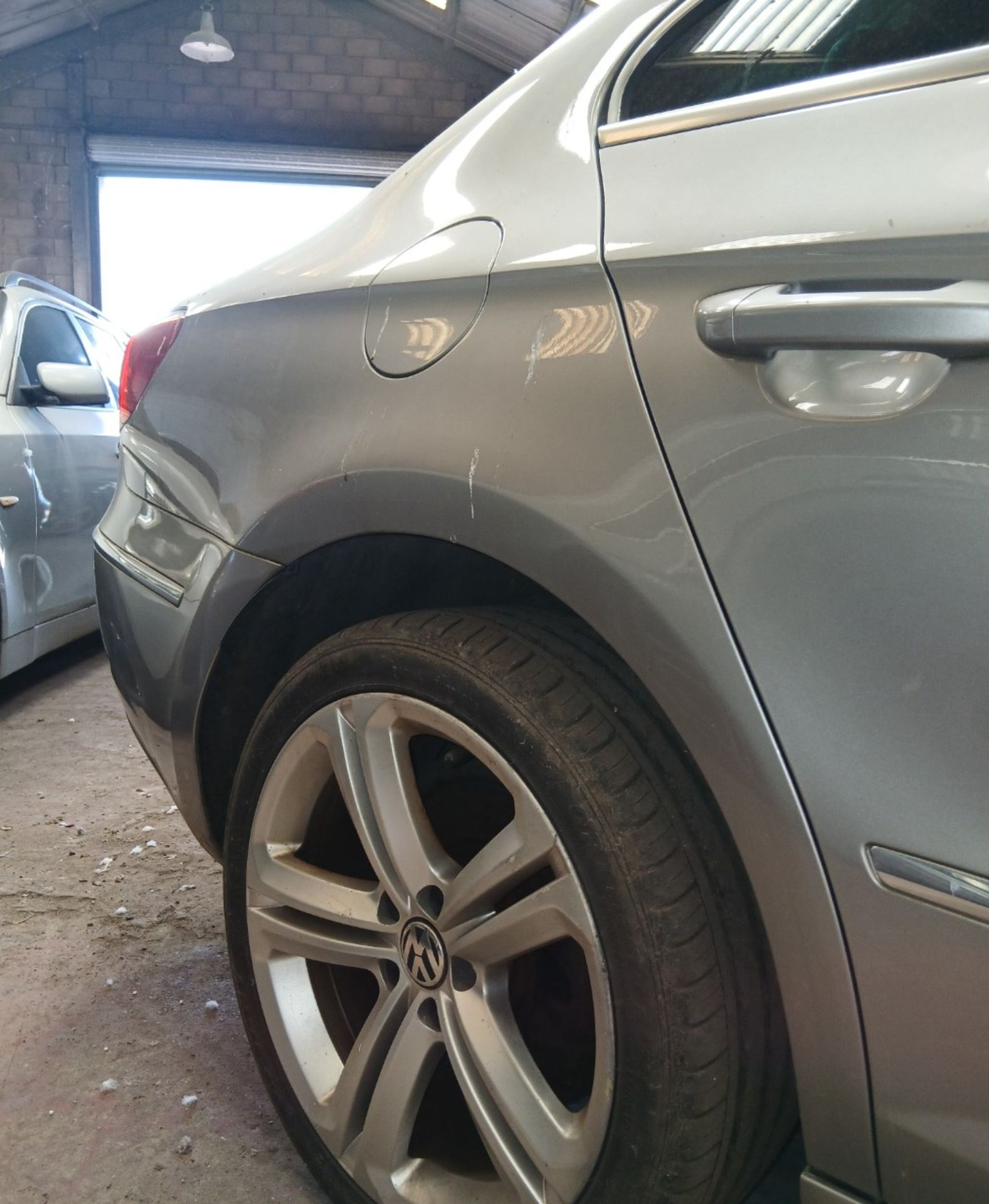 2015 VOLKSWAGEN CC R LINE BLUEMOTION TECH TDI – 2.0 DIESEL – MANUAL – SILVER – NO VAT ON HAMMER - Image 2 of 13
