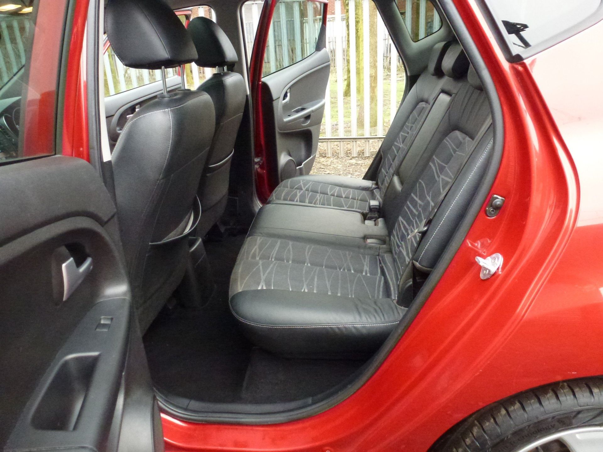 2013 KIA VENGA 3 ECODYNAMICS 1.6 PETROL MPV >>--NO VAT ON HAMMER--<< - Image 13 of 15