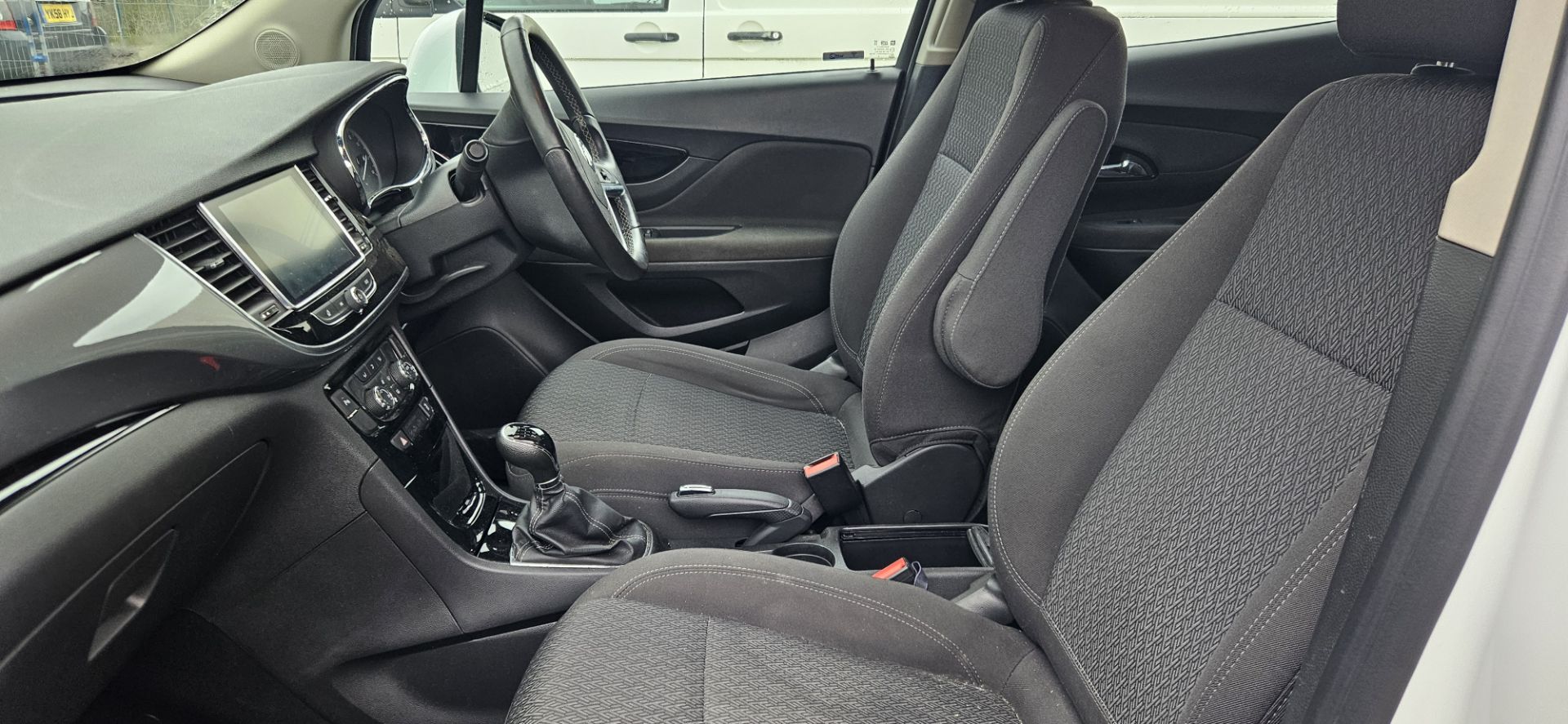 2017 VAUXHALL MOKKA X DESIGN NAV S/S – 1.6 PETROL – WHITE – 40K MILES >>--NO VAT ON HAMMER--<< - Image 7 of 8