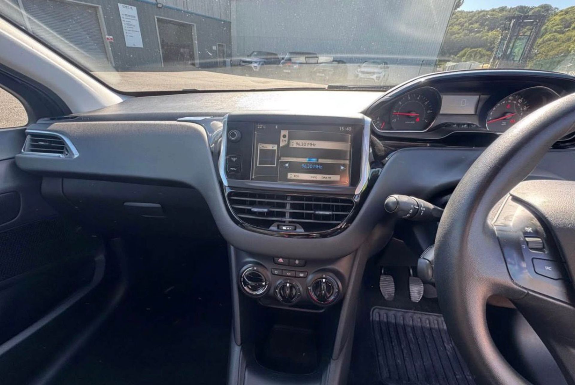 **(ONLY 45K MILEAGE)** 2014 PEUGEOT 208 ACTIVE 1.0 PETROL MANUAL >>--NO VAT ON HAMMER--<< - Image 8 of 10