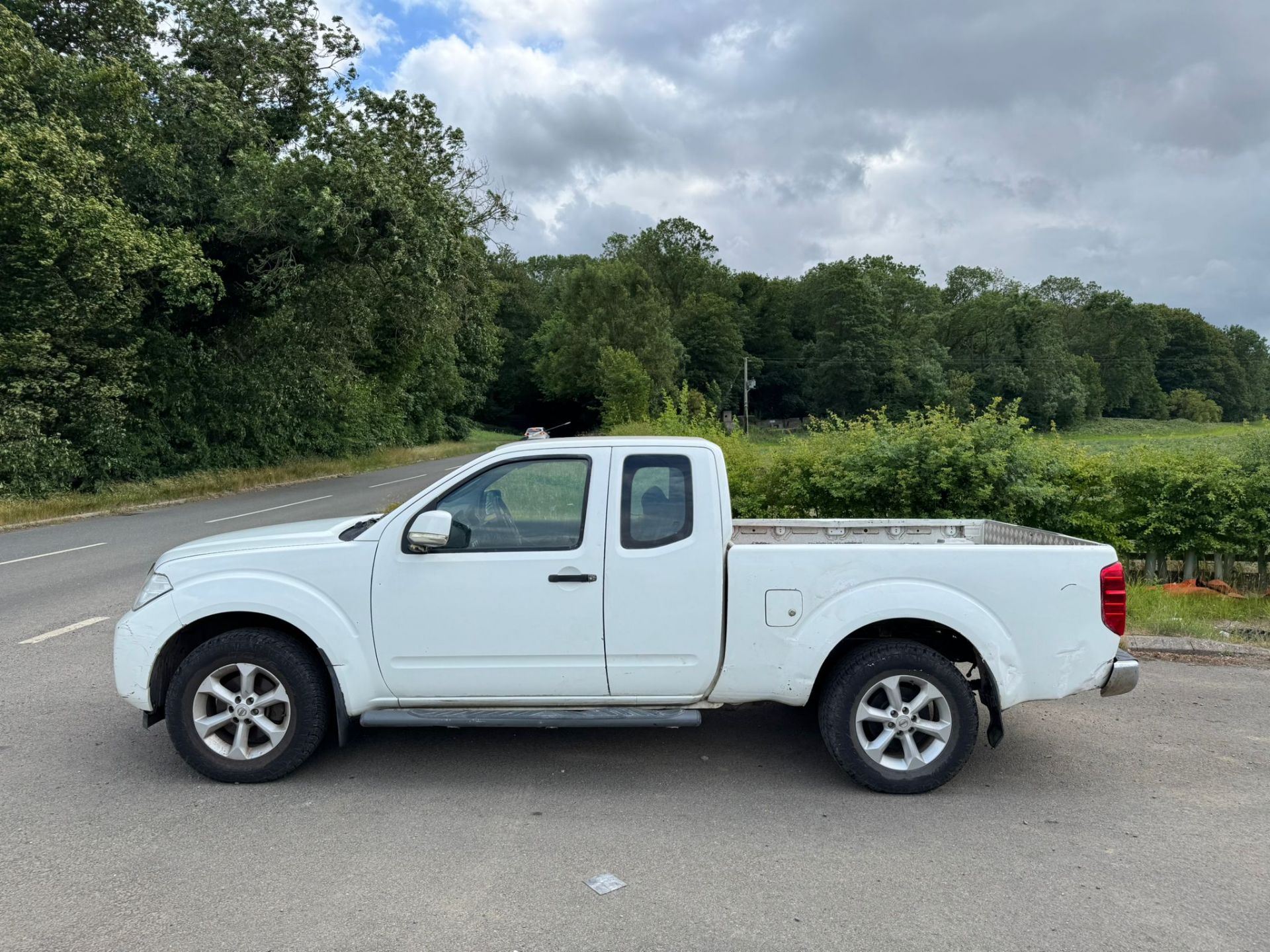 2011 NISSAN NAVARA ACENTA K/C DCI 188 – MANUAL DIESEL PICKUP >>--NO VAT ON HAMMER--<< - Image 9 of 10