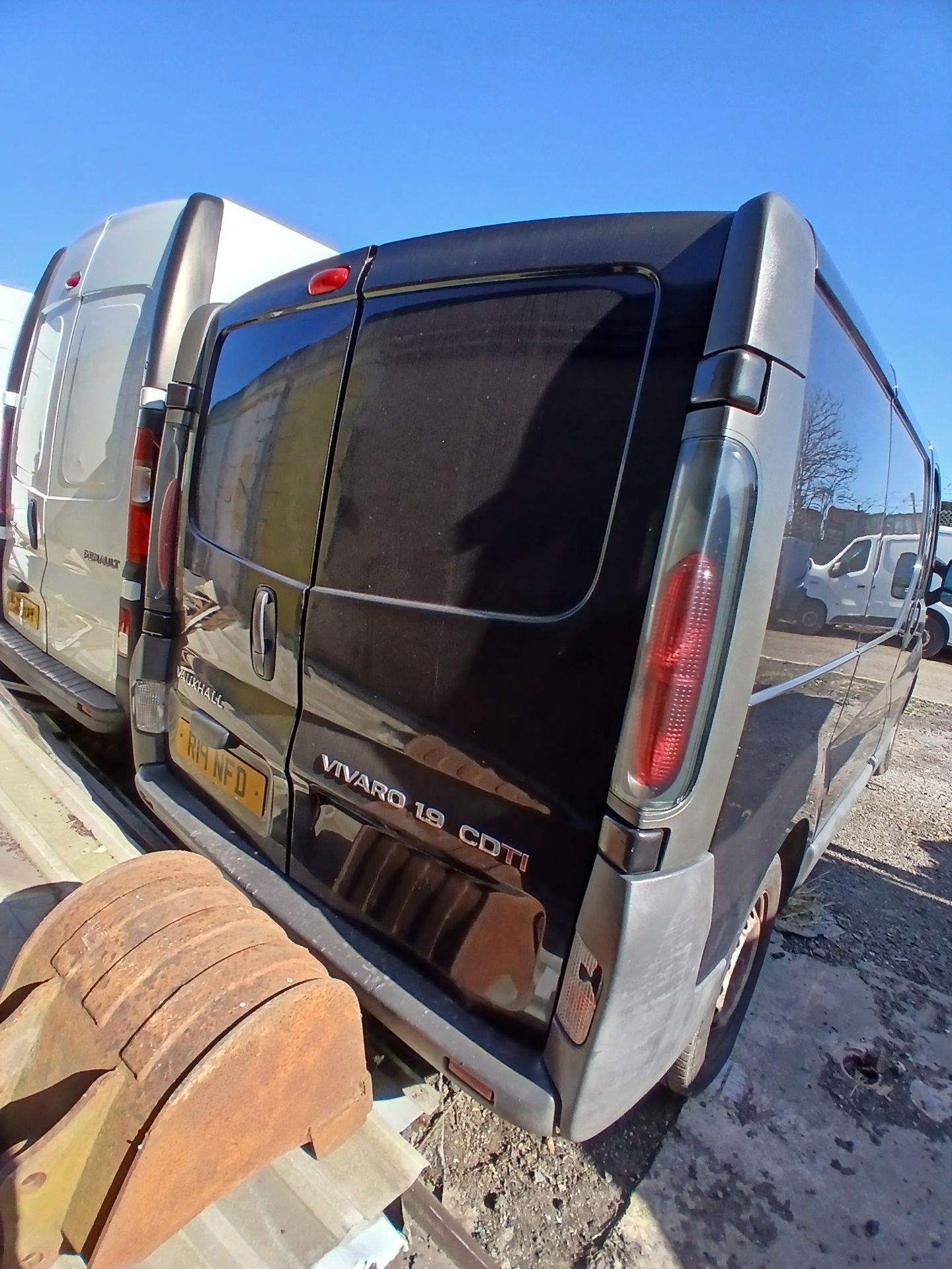 2005 VAUXHALL VIVARO 2700 DTI SWB PANEL VAN – MANUAL >>--NO VAT ON HAMMER--<< - Image 3 of 8