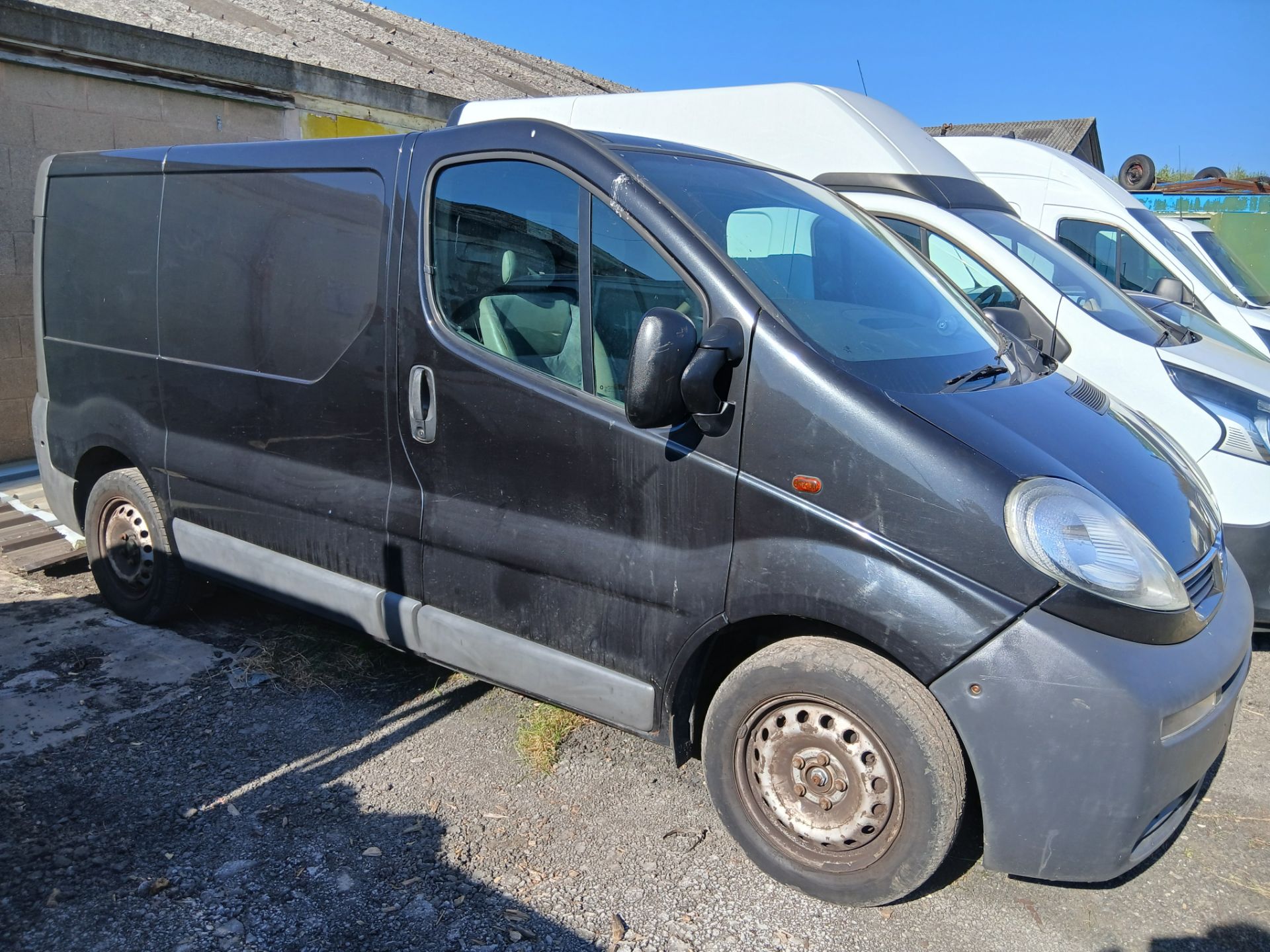 2005 VAUXHALL VIVARO 2700 DTI SWB PANEL VAN – MANUAL >>--NO VAT ON HAMMER--<< - Image 2 of 8