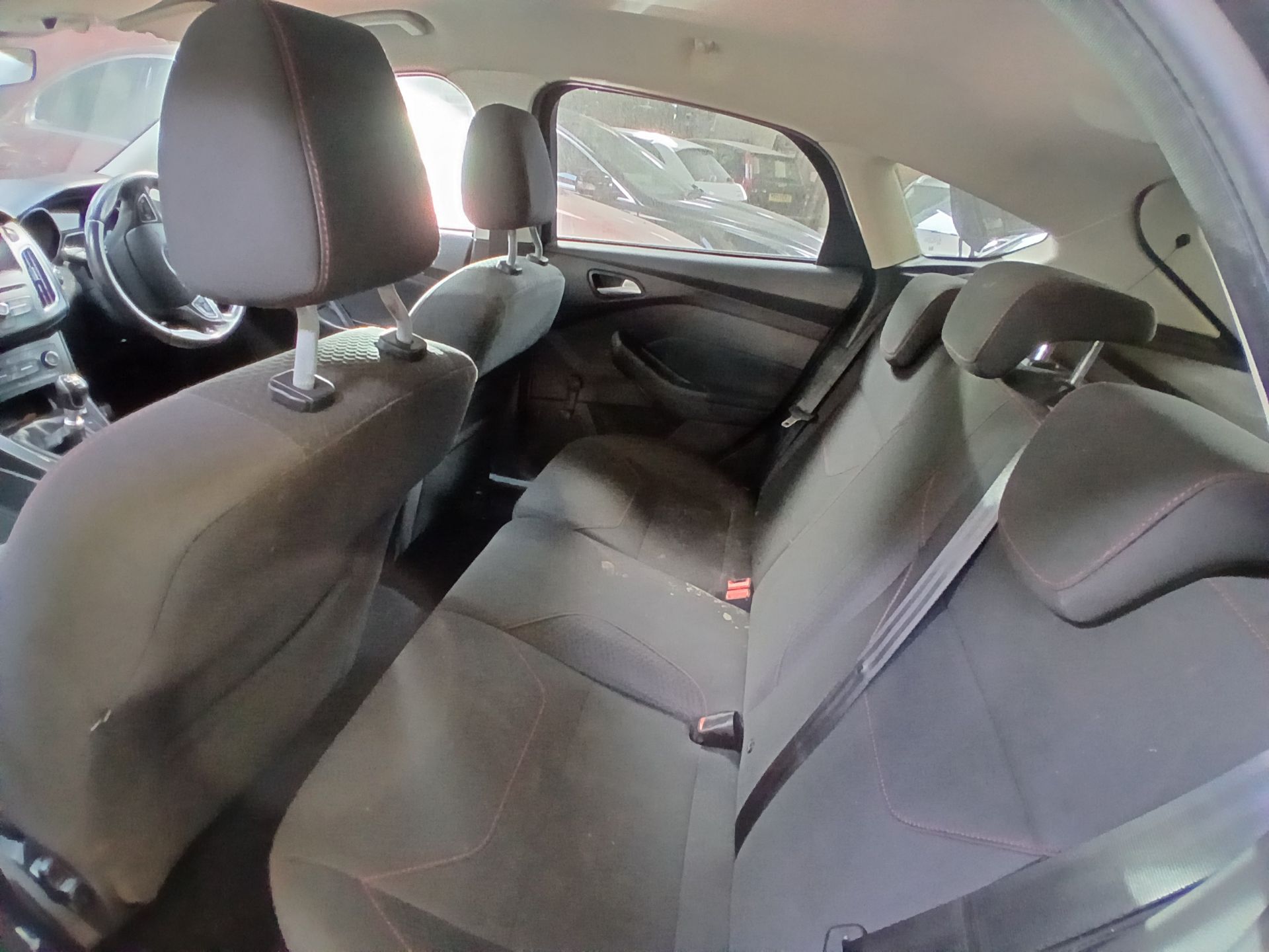 2016 FORD FOCUS ZETEC S TDCI – MANUAL – GREY – DIESEL >>--NO VAT ON HAMMER--<< - Image 5 of 13