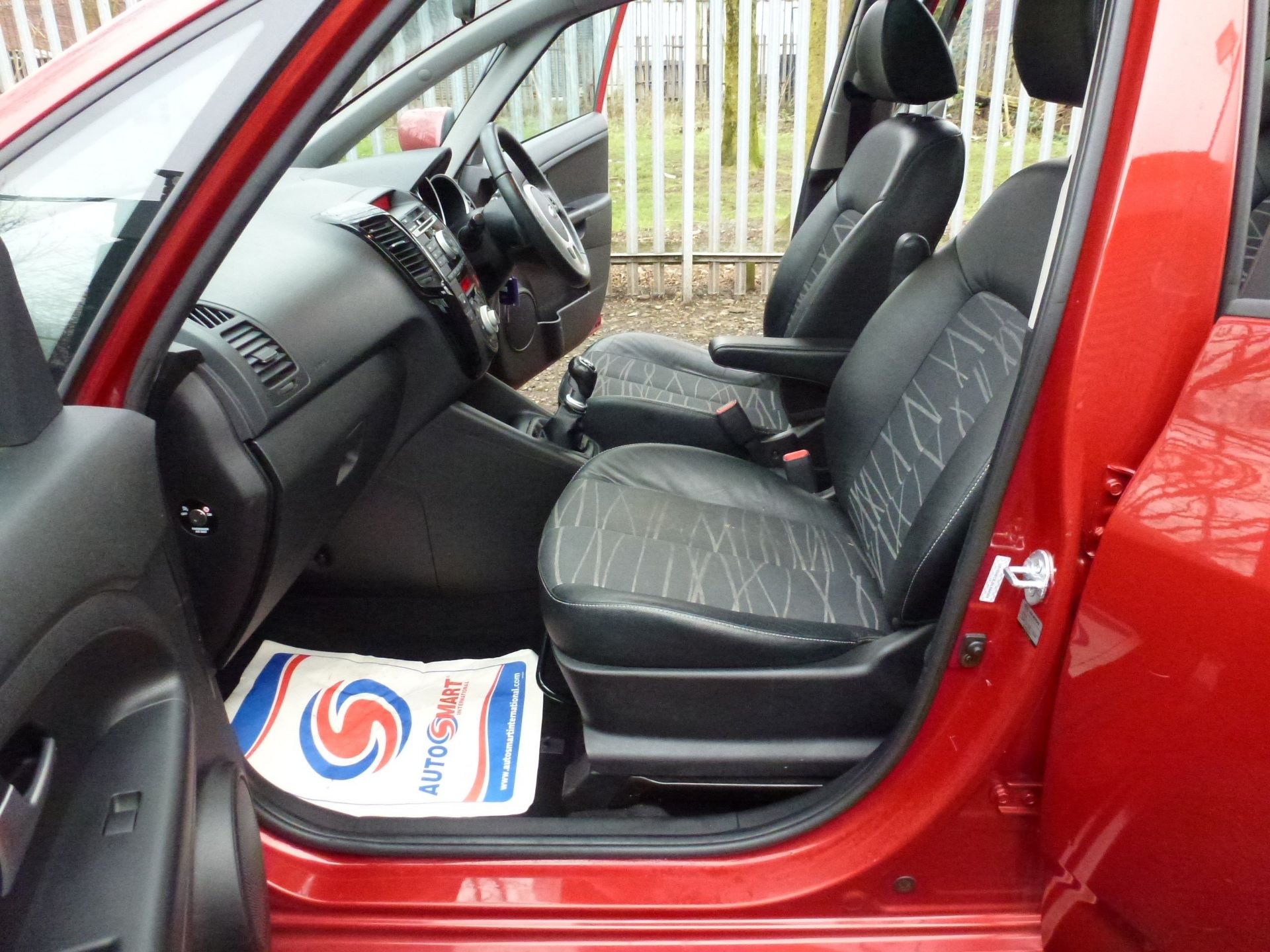 2013 KIA VENGA 3 ECODYNAMICS 1.6 PETROL MPV >>--NO VAT ON HAMMER--<< - Image 14 of 15