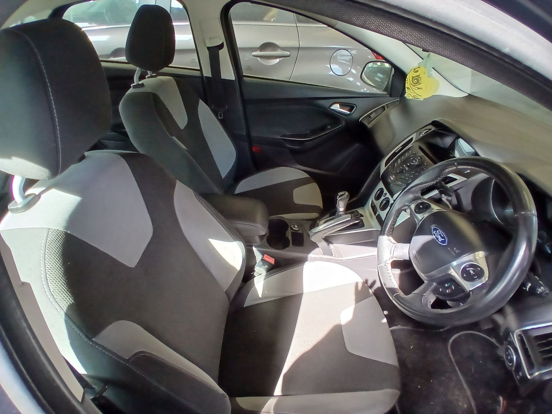 2011 FORD FOCUS ZETEC 105 – MANUAL – GREY – PETROL >>--NO VAT ON HAMMER--<< - Image 2 of 10