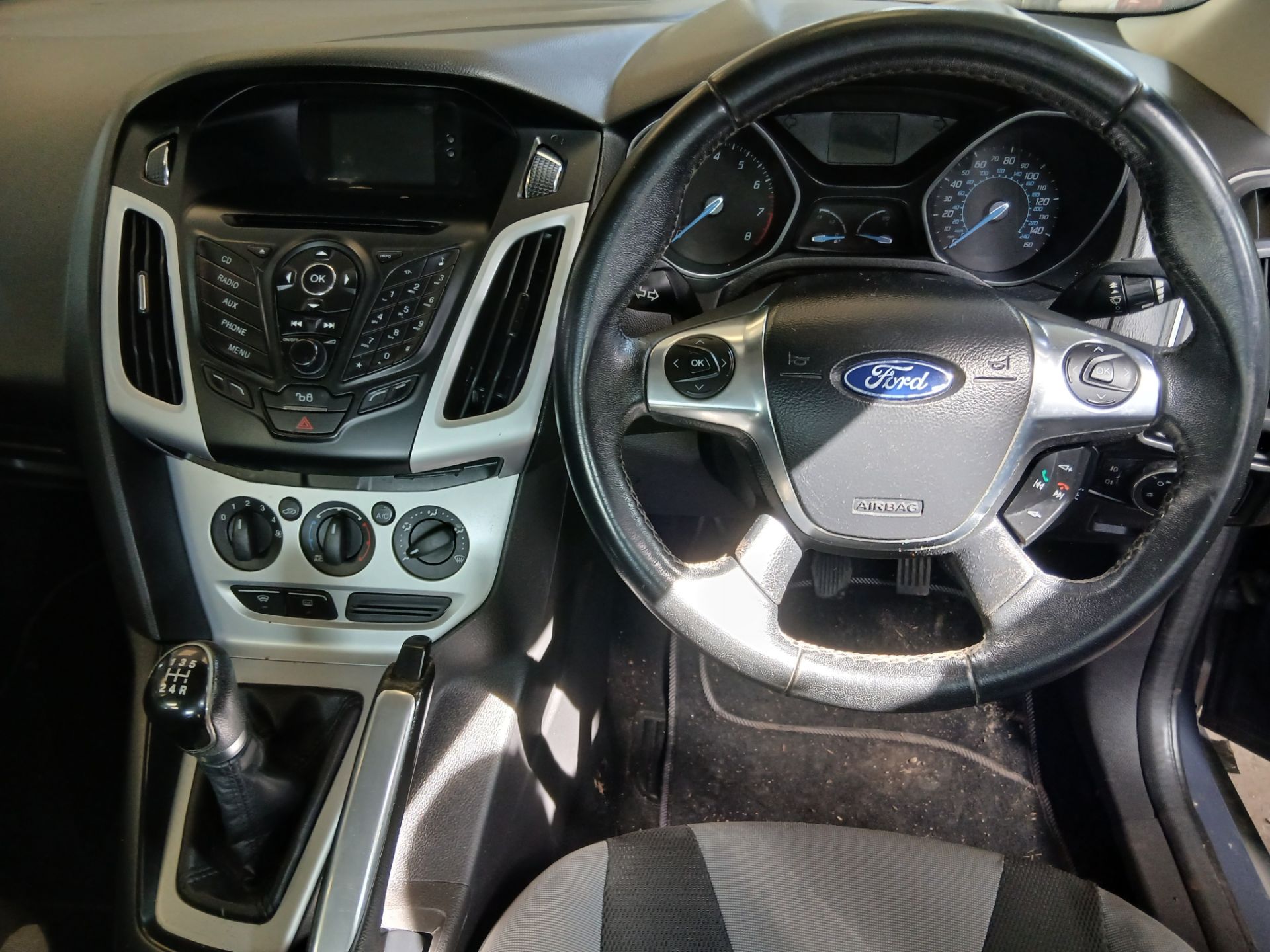 2011 FORD FOCUS ZETEC 105 – MANUAL – GREY – PETROL >>--NO VAT ON HAMMER--<< - Image 3 of 10