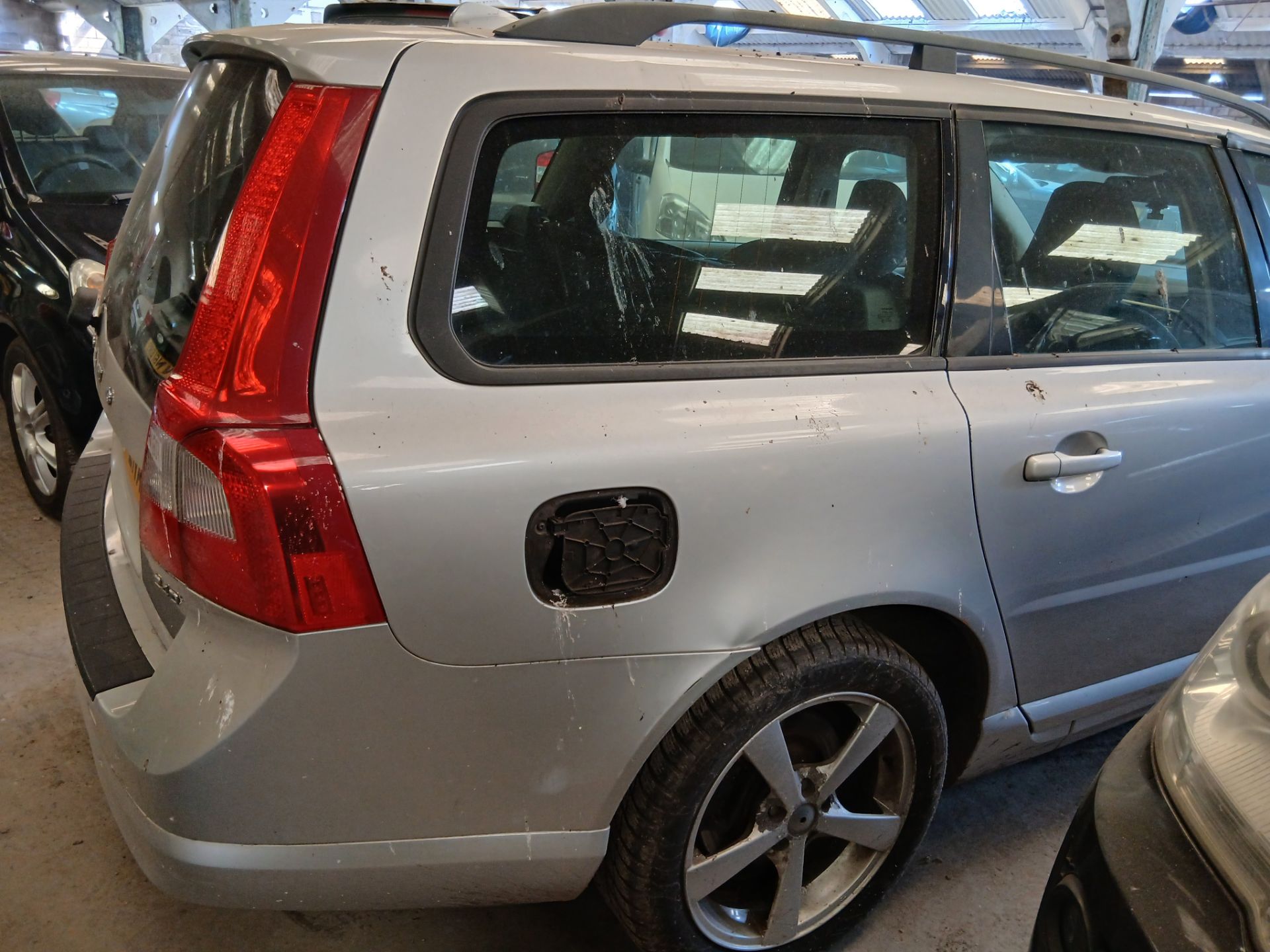 2008 VOLVO V70 SE D AUTO – 2.4L DIESEL – AUTOMATIC – ESTATE >>--NO VAT ON HAMMER--<< - Image 6 of 18