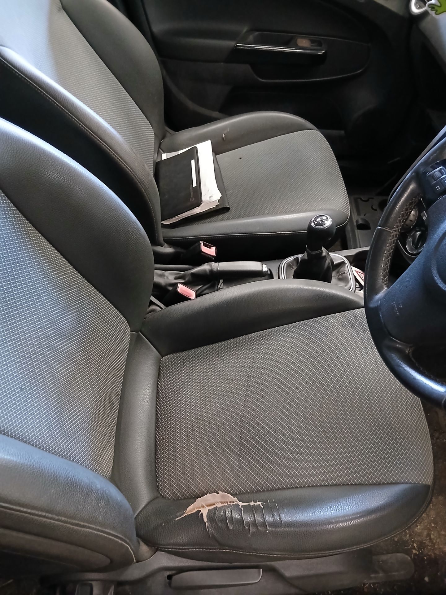 2008 VAUXHALL CORSA DESIGN – 1.4L PETROL – MANUAL – HATCHBACK >>--NO VAT ON HAMMER--<< - Image 8 of 13