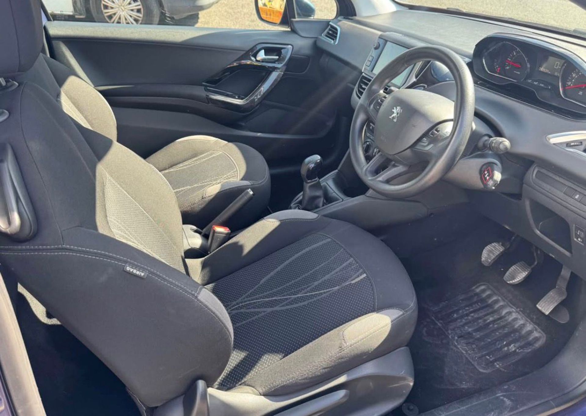 **(ONLY 45K MILEAGE)** 2014 PEUGEOT 208 ACTIVE 1.0 PETROL MANUAL >>--NO VAT ON HAMMER--<< - Image 6 of 10