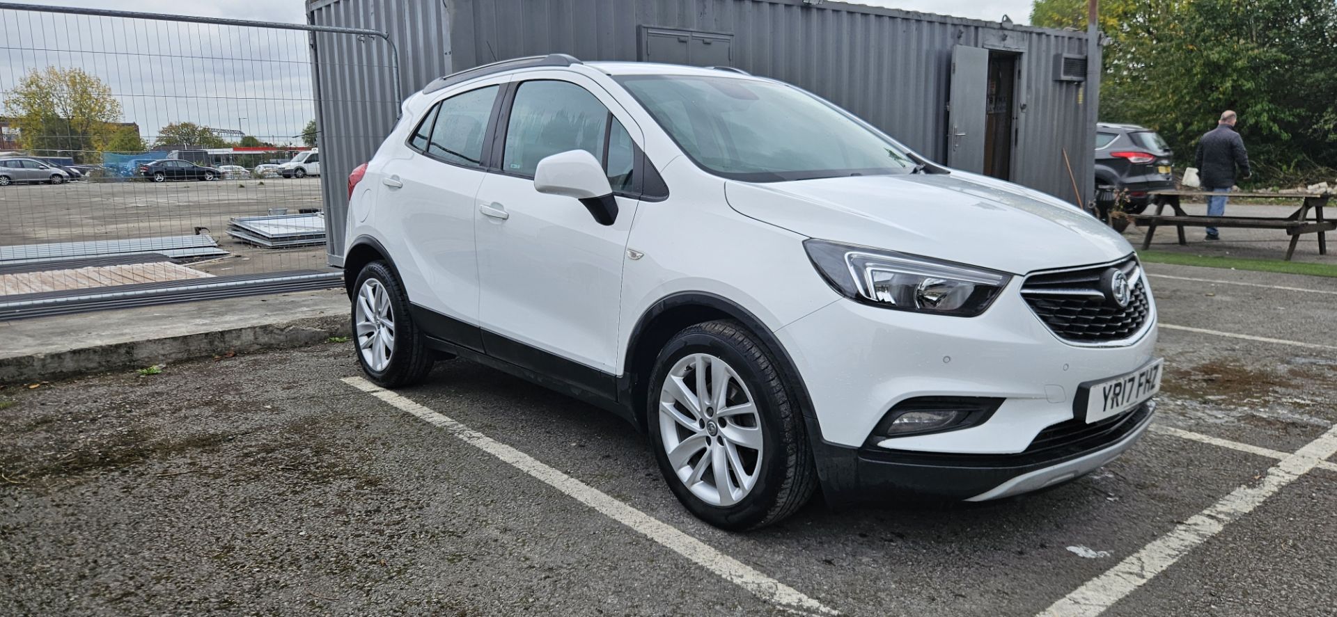 2017 VAUXHALL MOKKA X DESIGN NAV S/S – 1.6 PETROL – WHITE – 40K MILES >>--NO VAT ON HAMMER--<< - Image 4 of 8