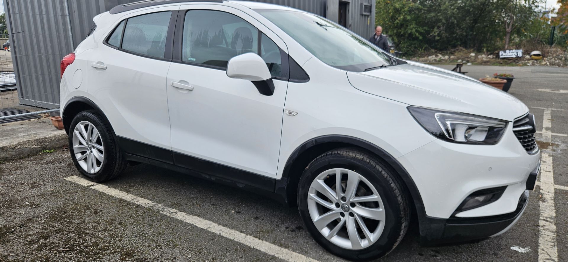2017 VAUXHALL MOKKA X DESIGN NAV S/S – 1.6 PETROL – WHITE – 40K MILES >>--NO VAT ON HAMMER--<< - Image 6 of 8