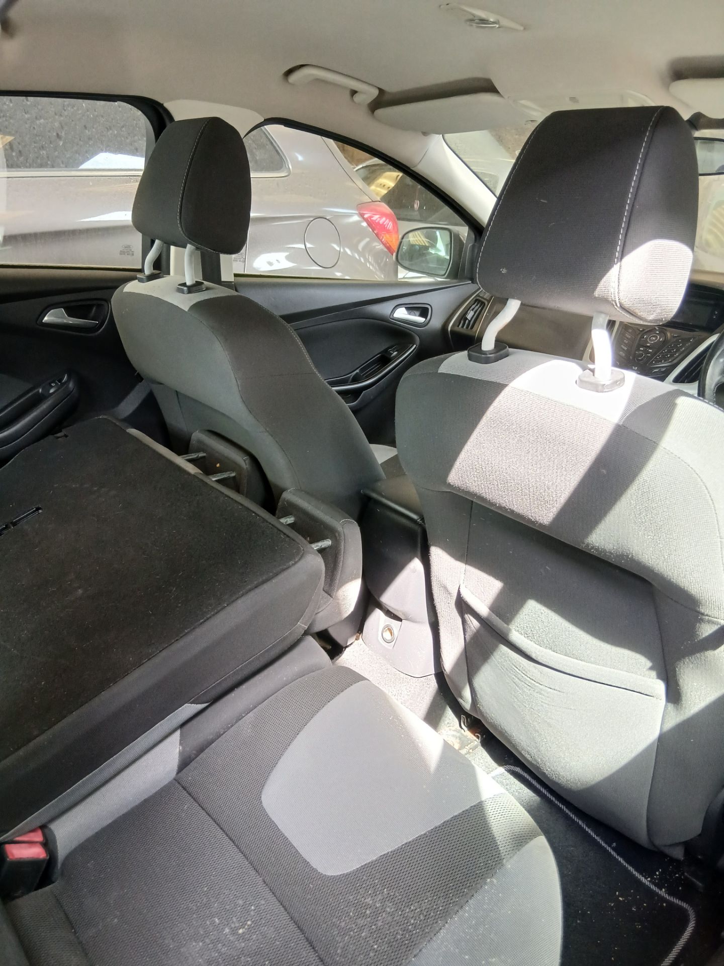 2011 FORD FOCUS ZETEC 105 – MANUAL – GREY – PETROL >>--NO VAT ON HAMMER--<< - Image 6 of 10