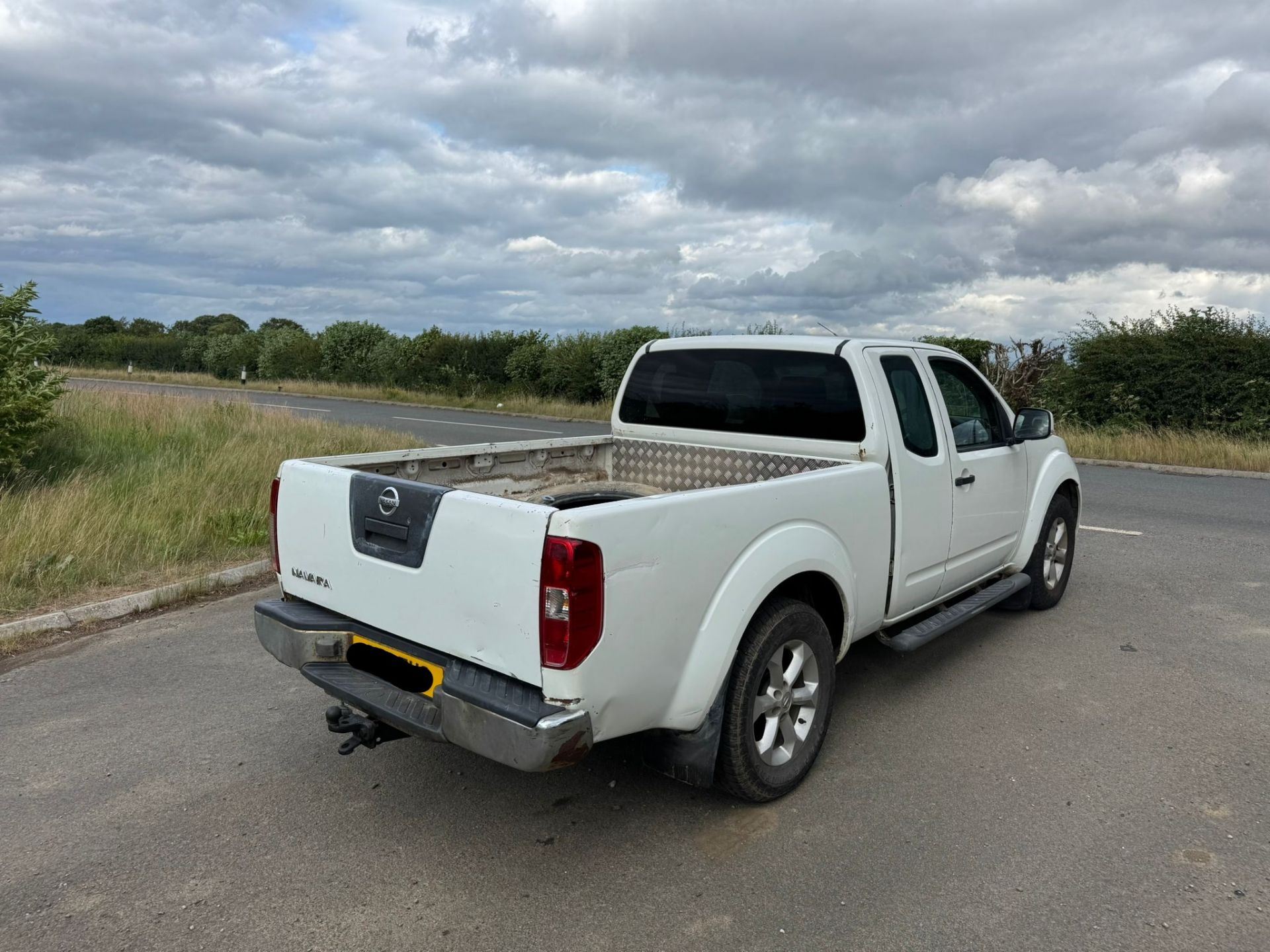 2011 NISSAN NAVARA ACENTA K/C DCI 188 – MANUAL DIESEL PICKUP >>--NO VAT ON HAMMER--<< - Image 5 of 10