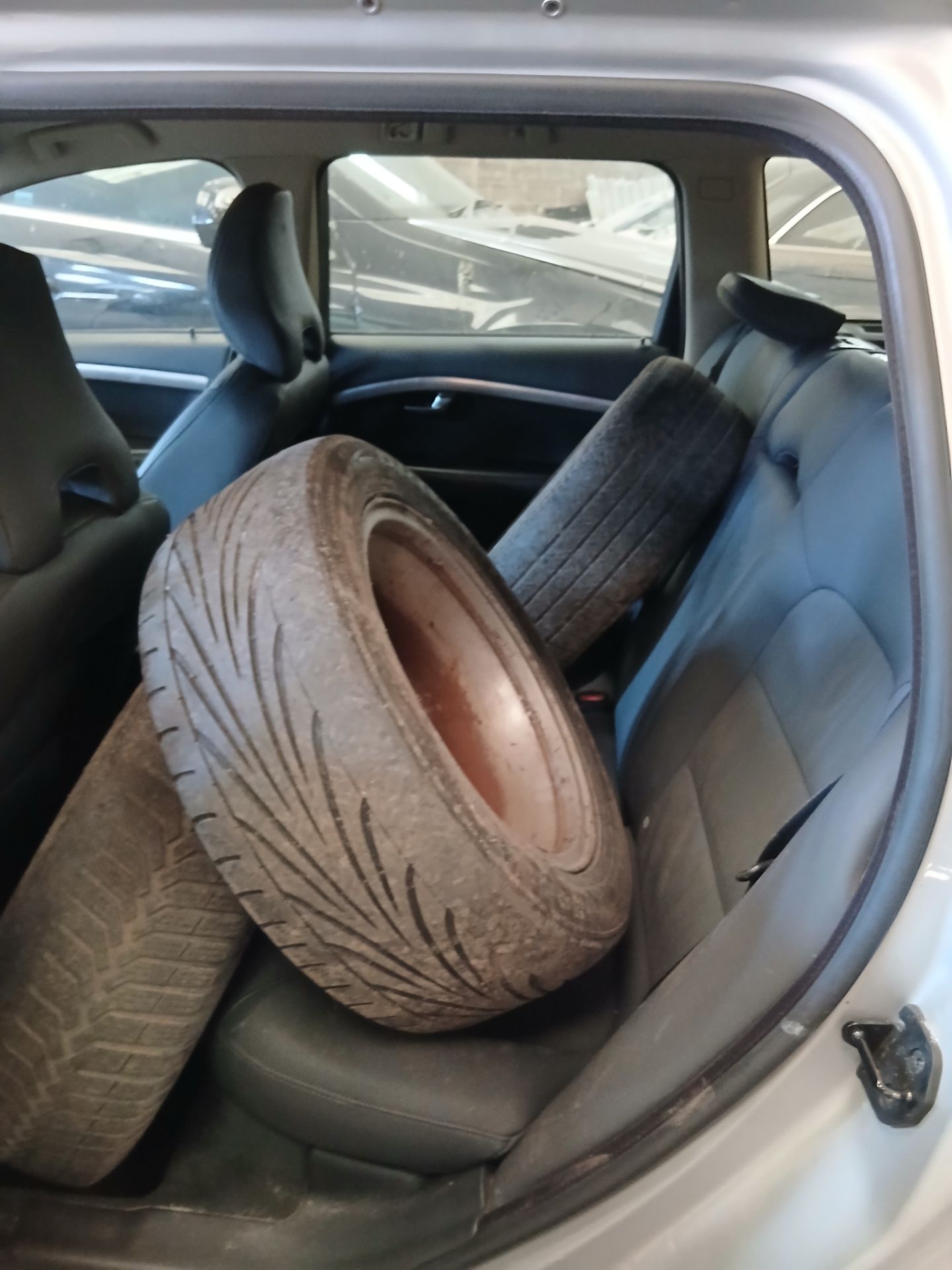 2008 VOLVO V70 SE D AUTO – 2.4L DIESEL – AUTOMATIC – ESTATE >>--NO VAT ON HAMMER--<< - Image 15 of 18