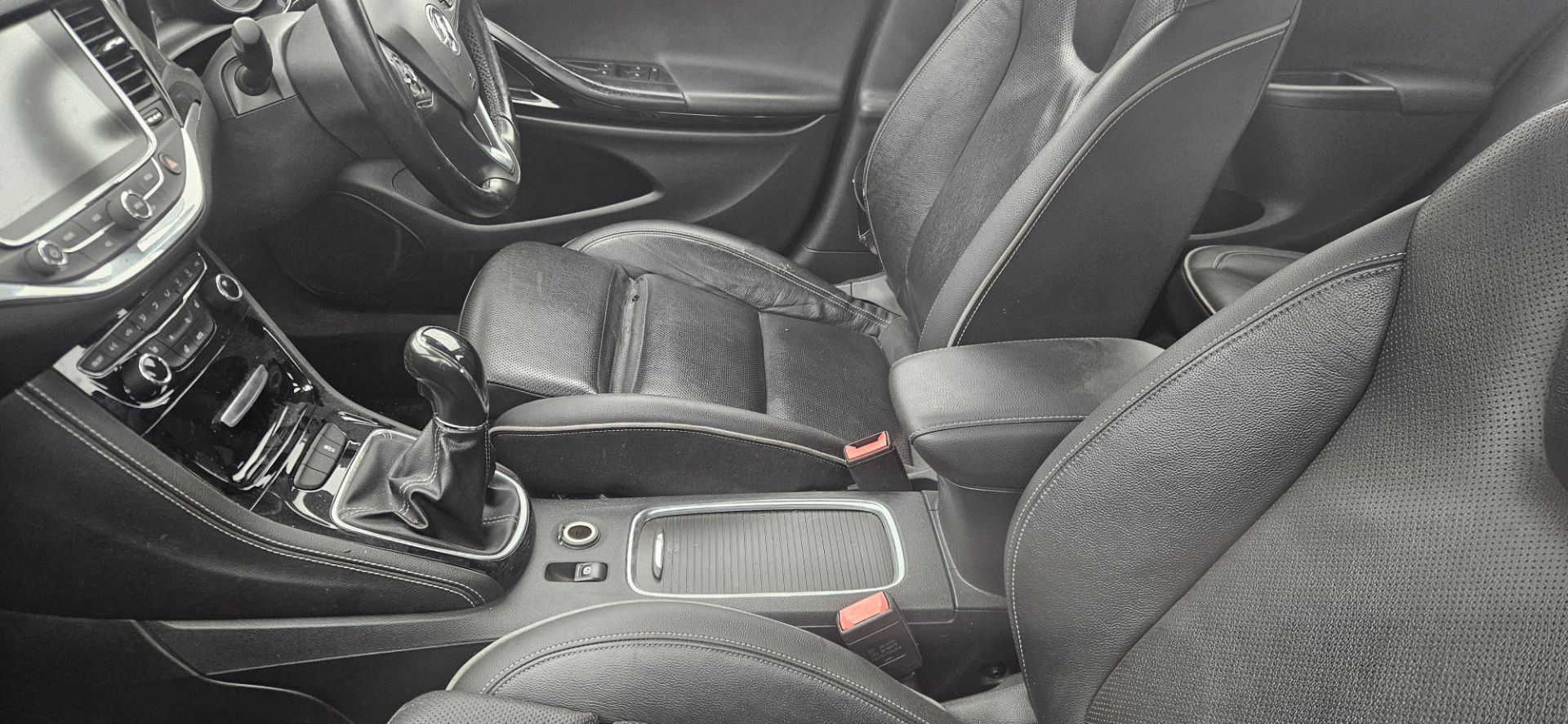 **(ONLY 66K MILEAGE)** 2016 VAUXHALL ASTRA ELITE NAV 1.4 TURBO >>--NO VAT ON HAMMER--<< - Image 7 of 8