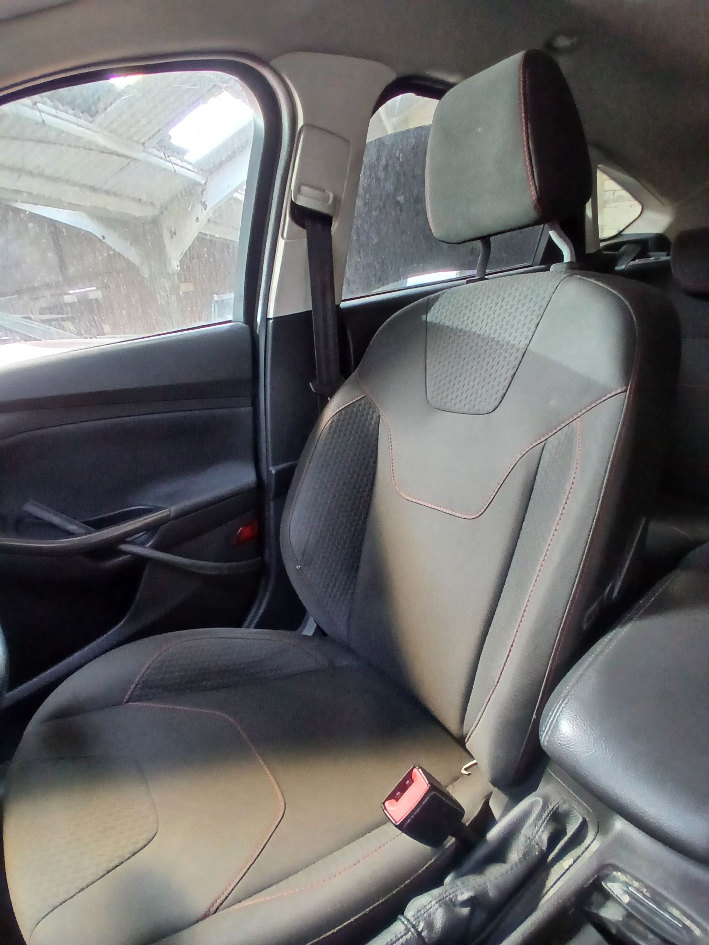 2016 FORD FOCUS ZETEC S TDCI – MANUAL – GREY – DIESEL >>--NO VAT ON HAMMER--<< - Image 9 of 13