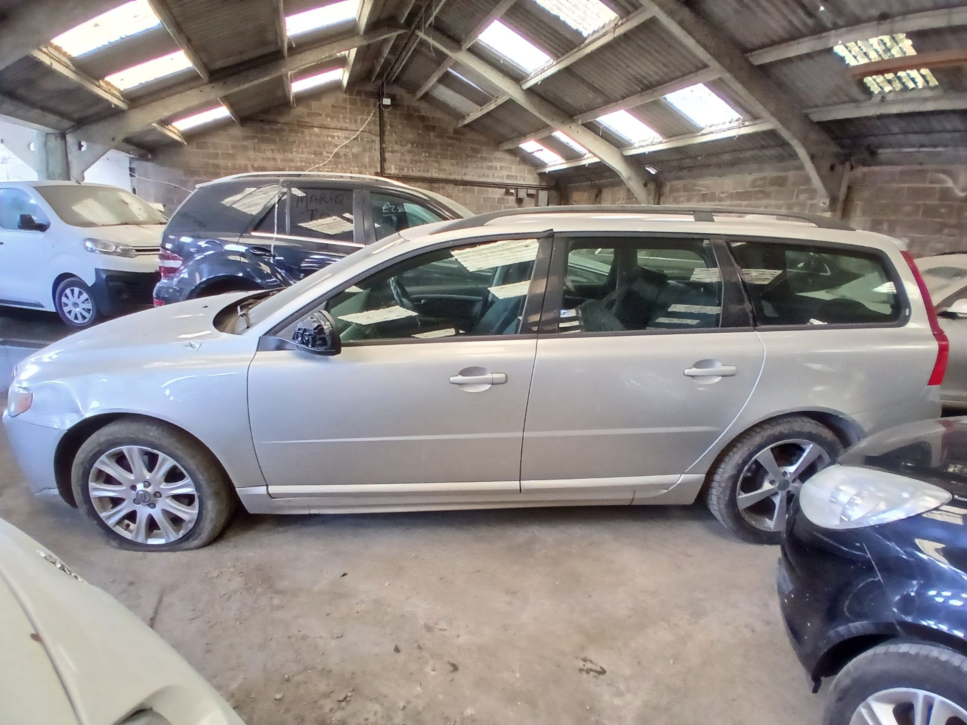 2008 VOLVO V70 SE D AUTO – 2.4L DIESEL – AUTOMATIC – ESTATE >>--NO VAT ON HAMMER--<< - Image 5 of 18